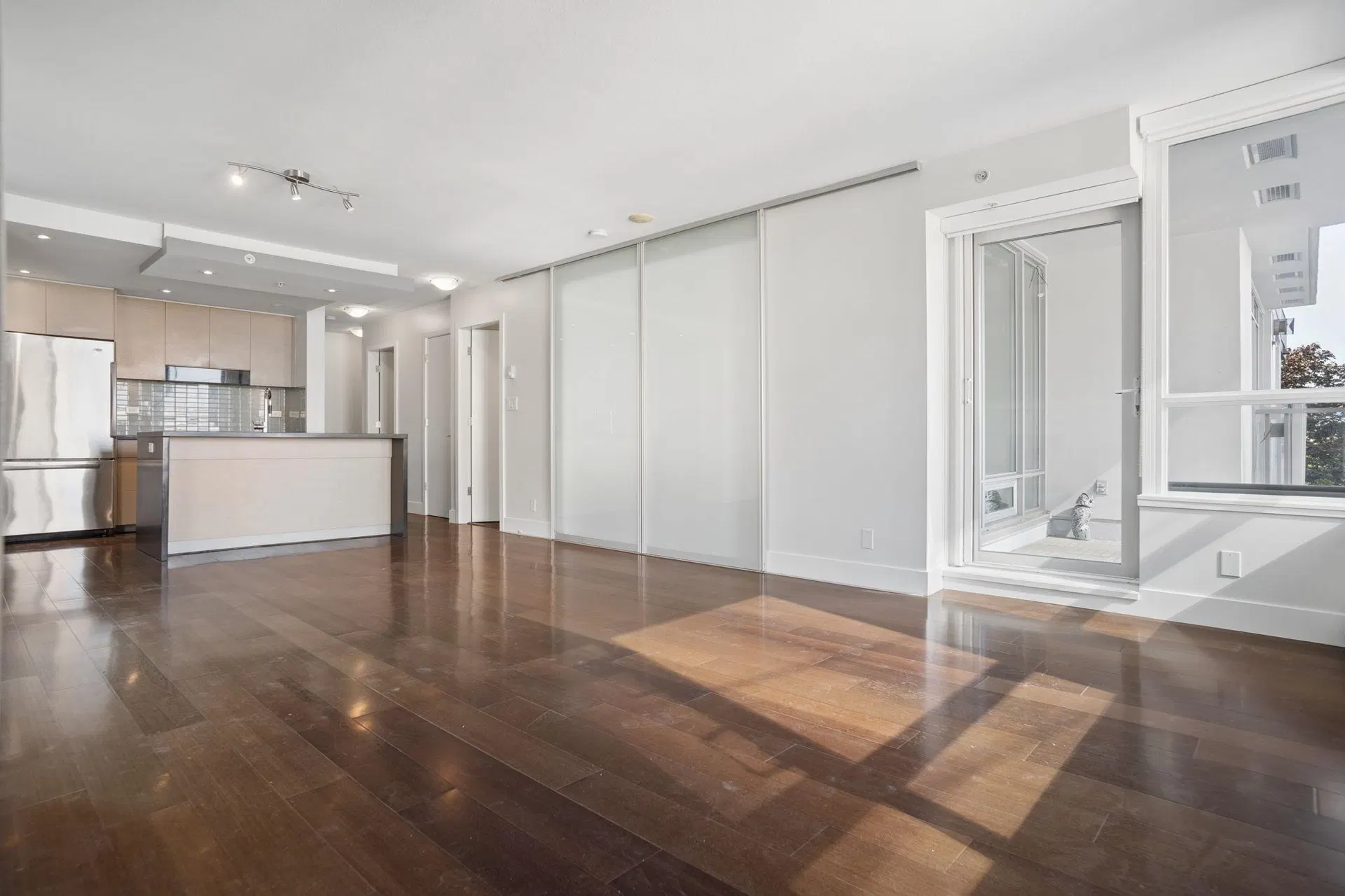 Photo 5 of 23 at #403 – 1530 W 8th Avenue