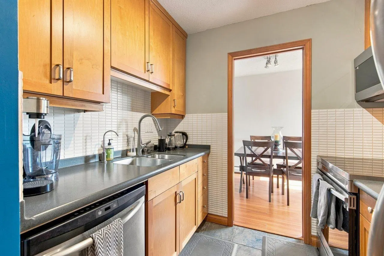 Photo 2 of 22 at #402 – 1127 Barclay Street