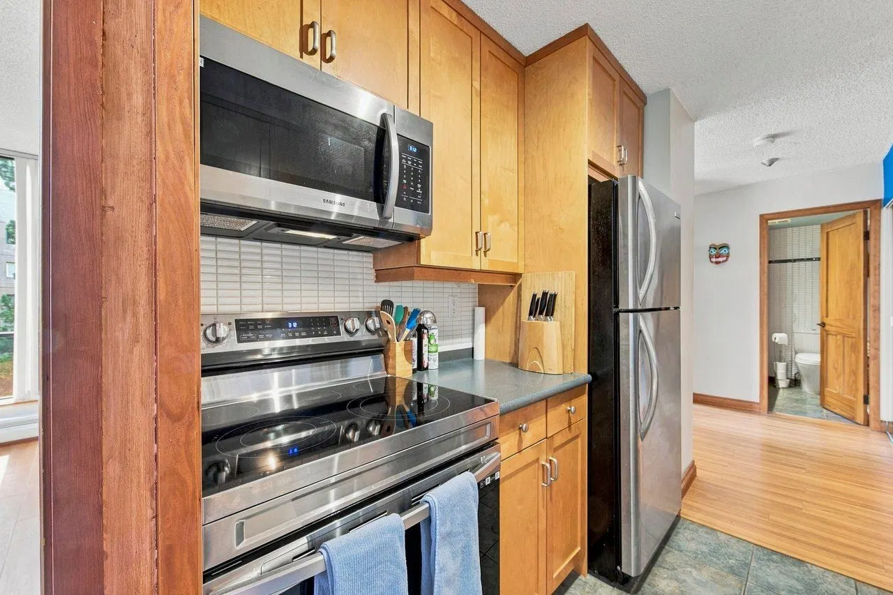 Photo 3 of 22 at #402 – 1127 Barclay Street