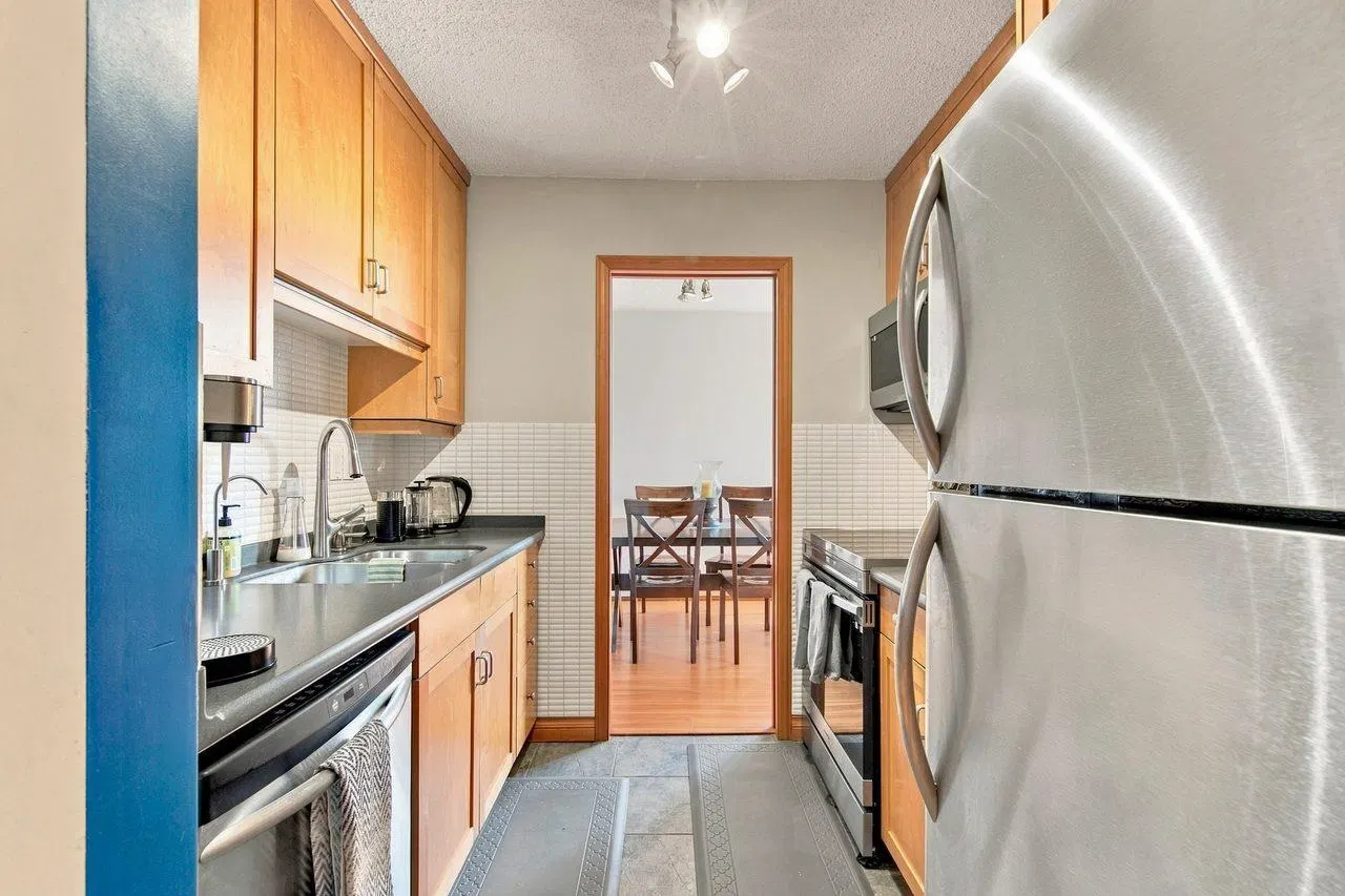 Photo 4 of 22 at #402 – 1127 Barclay Street