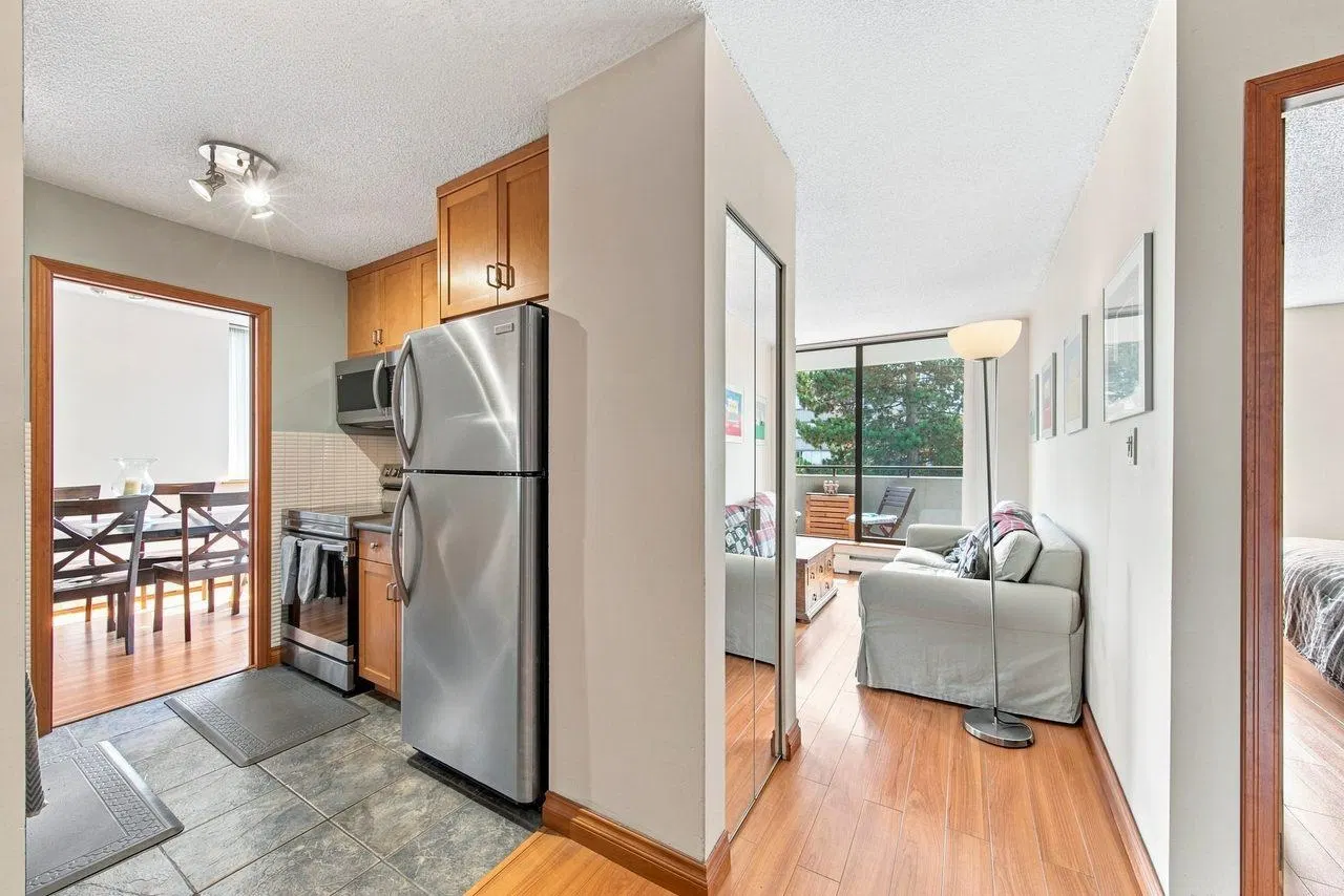 Photo 5 of 22 at #402 – 1127 Barclay Street
