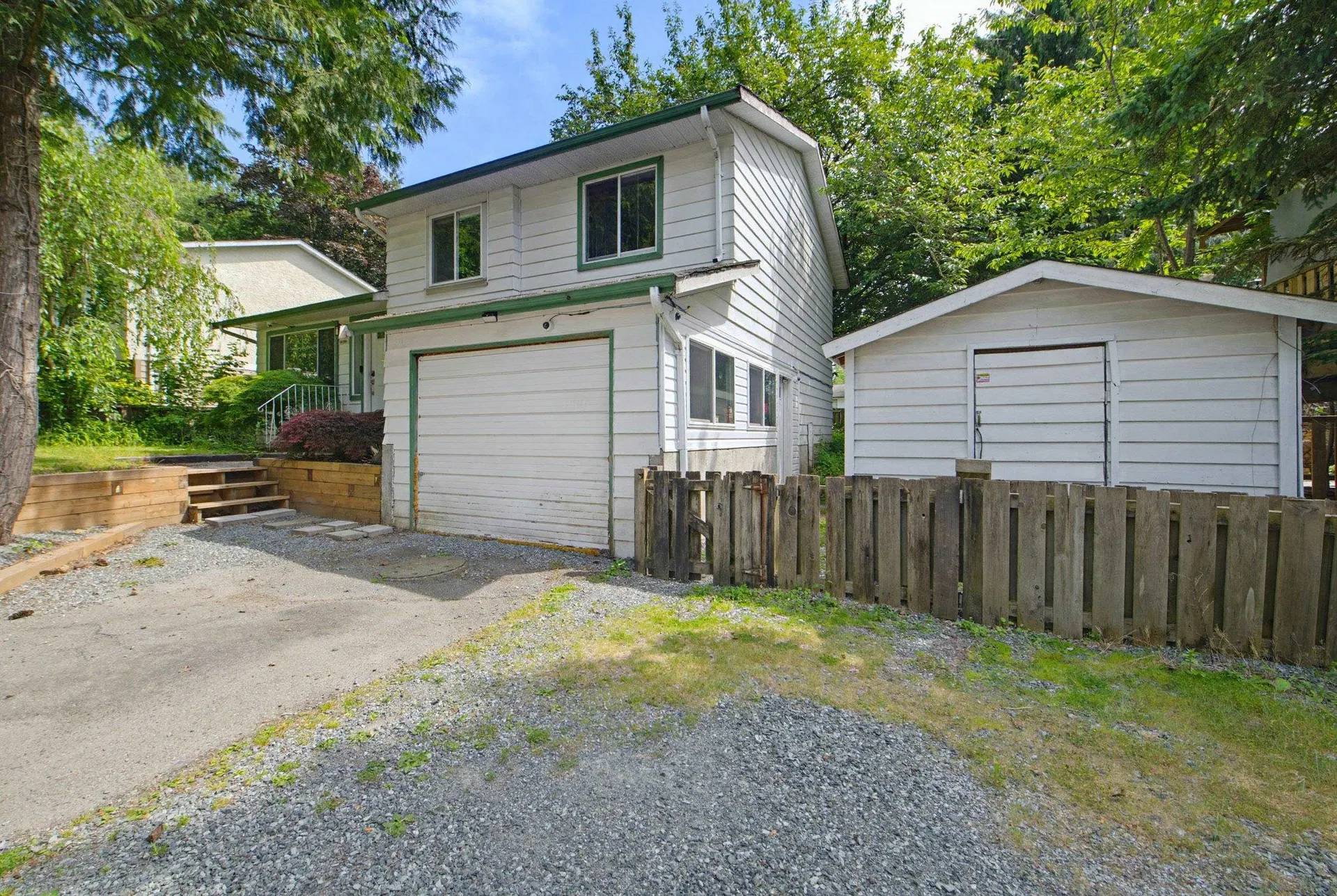 Photo 2 of 40 at 18298 63a Avenue