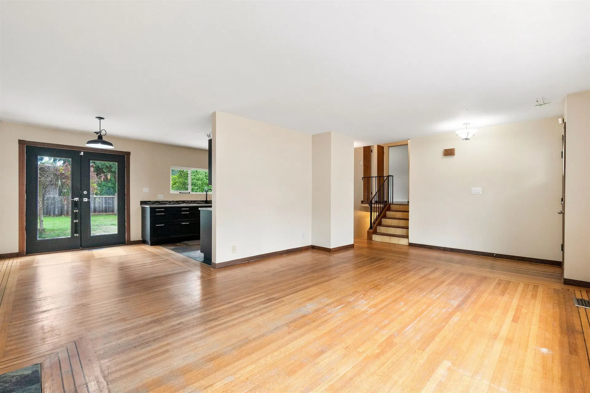 Photo 3 of 37 at 11530 95a Avenue
