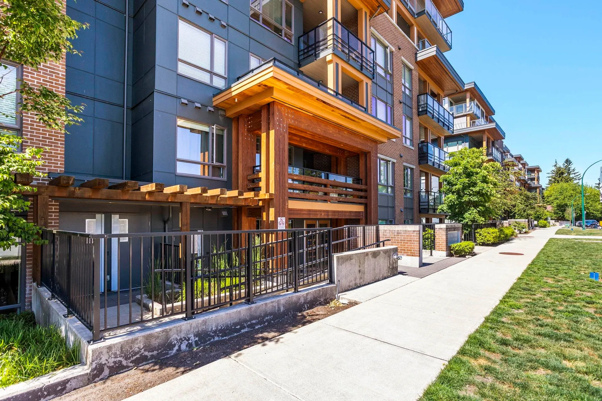 Photo 4 of 40 at #613 – 721 Anskar Court