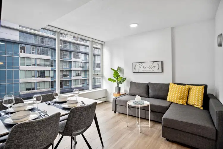 #605 – 618 Abbott Street