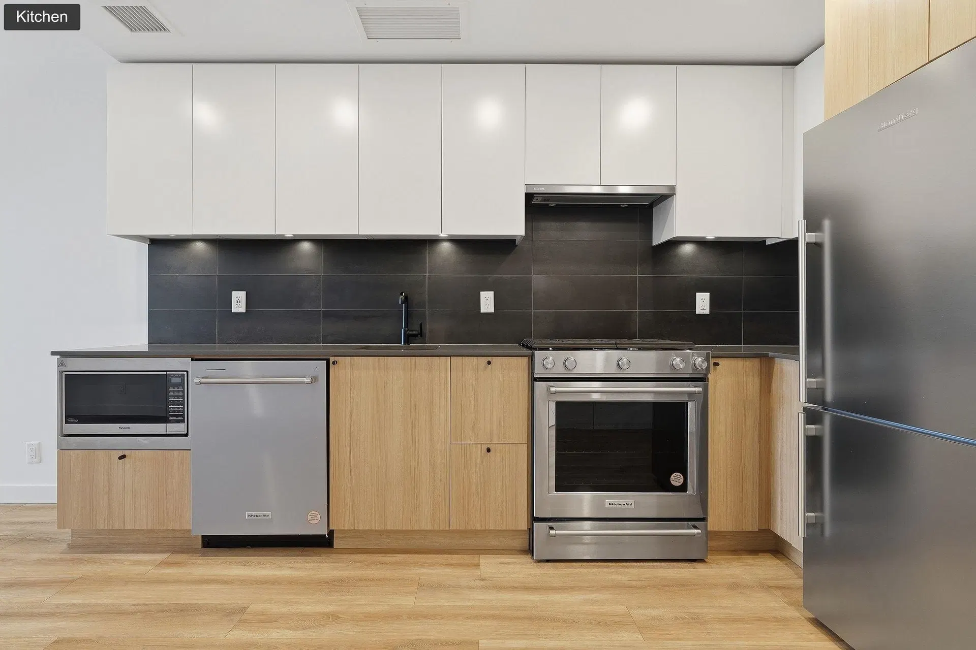 Photo 4 of 29 at #407 – 648 Lea Avenue