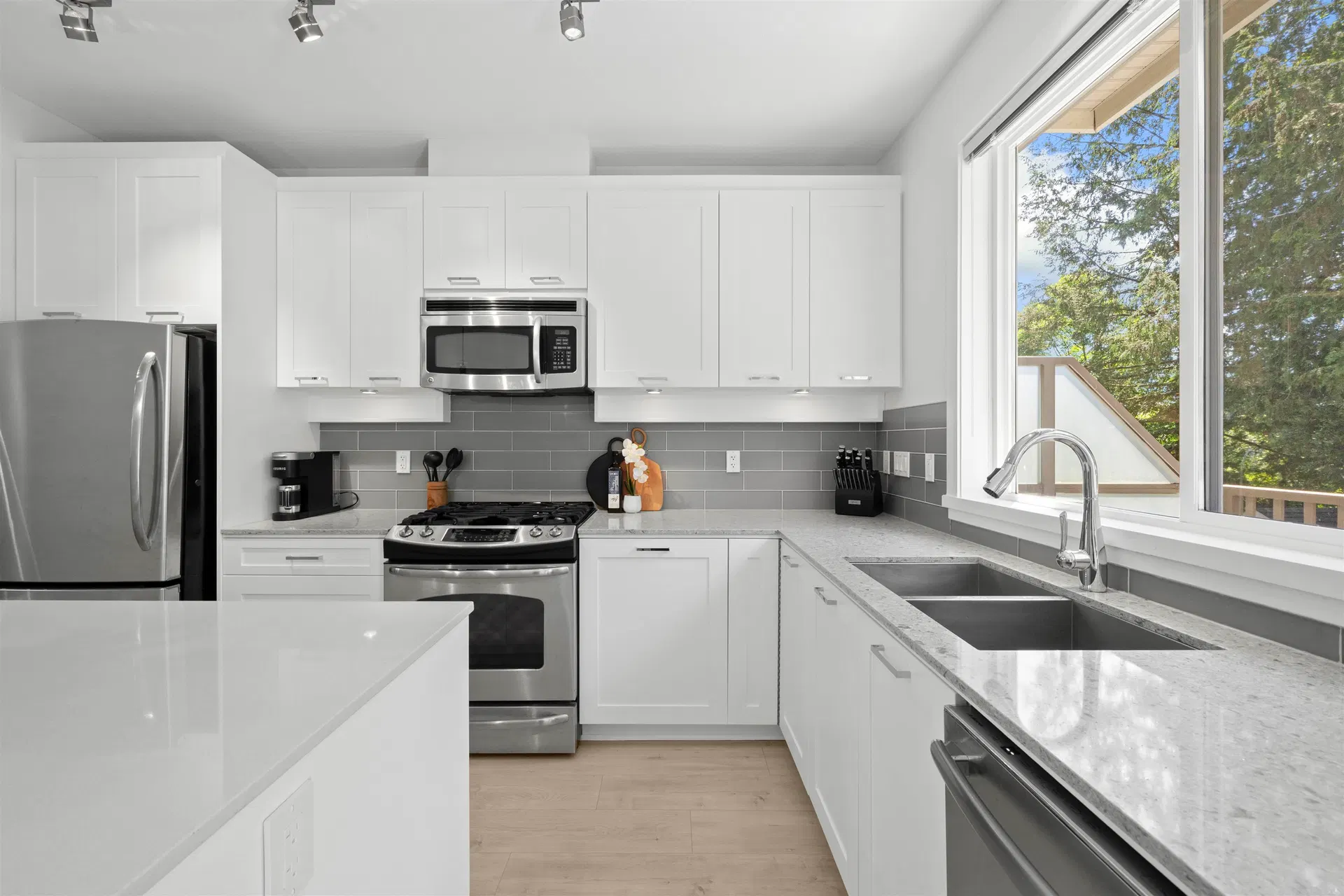 Photo 4 of 30 at #3 – 3395 Galloway Avenue