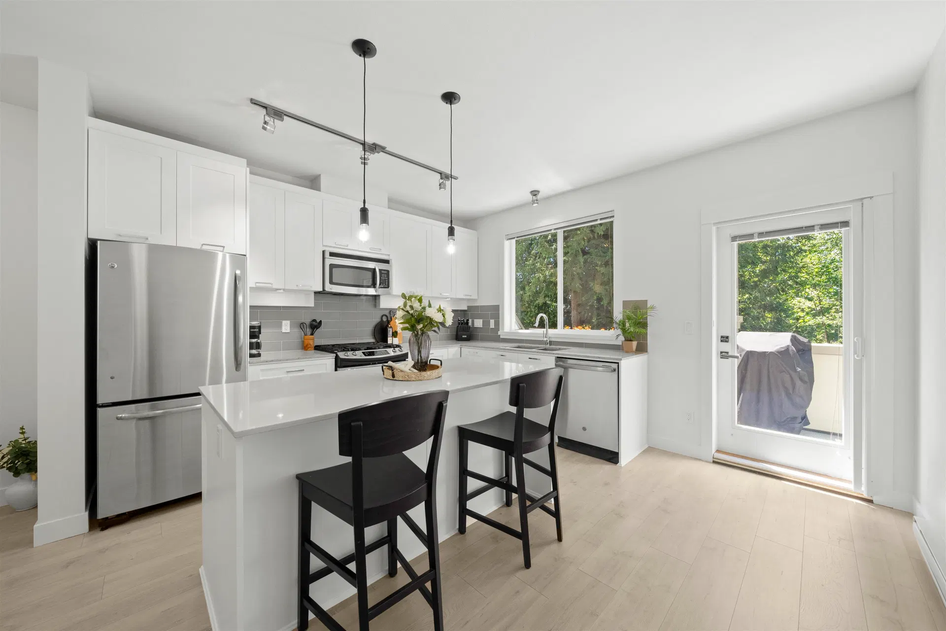 Photo 5 of 30 at #3 – 3395 Galloway Avenue