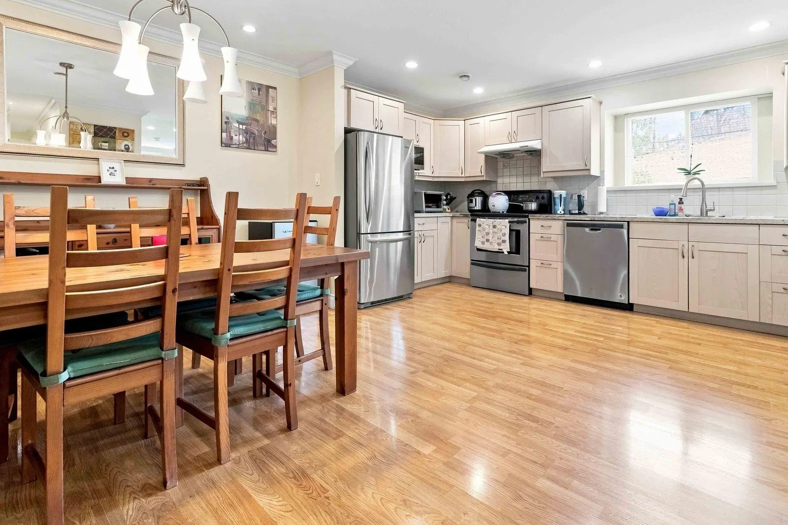 Photo 3 of 39 at 718 Delestre Avenue