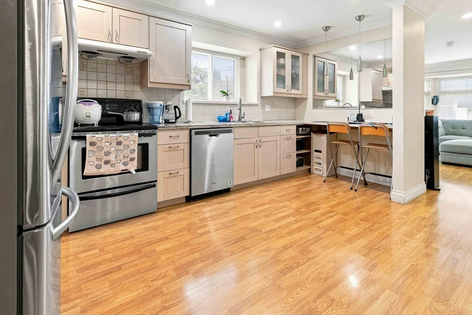 Photo 4 of 39 at 718 Delestre Avenue