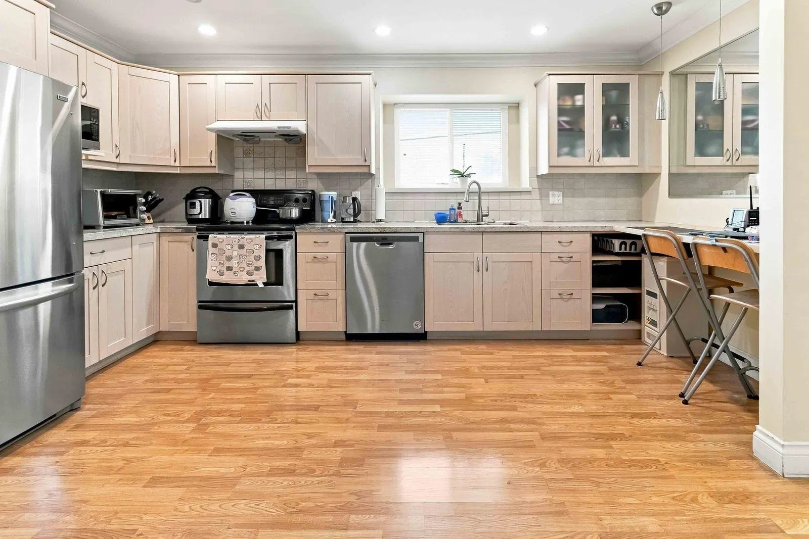 Photo 5 of 39 at 718 Delestre Avenue