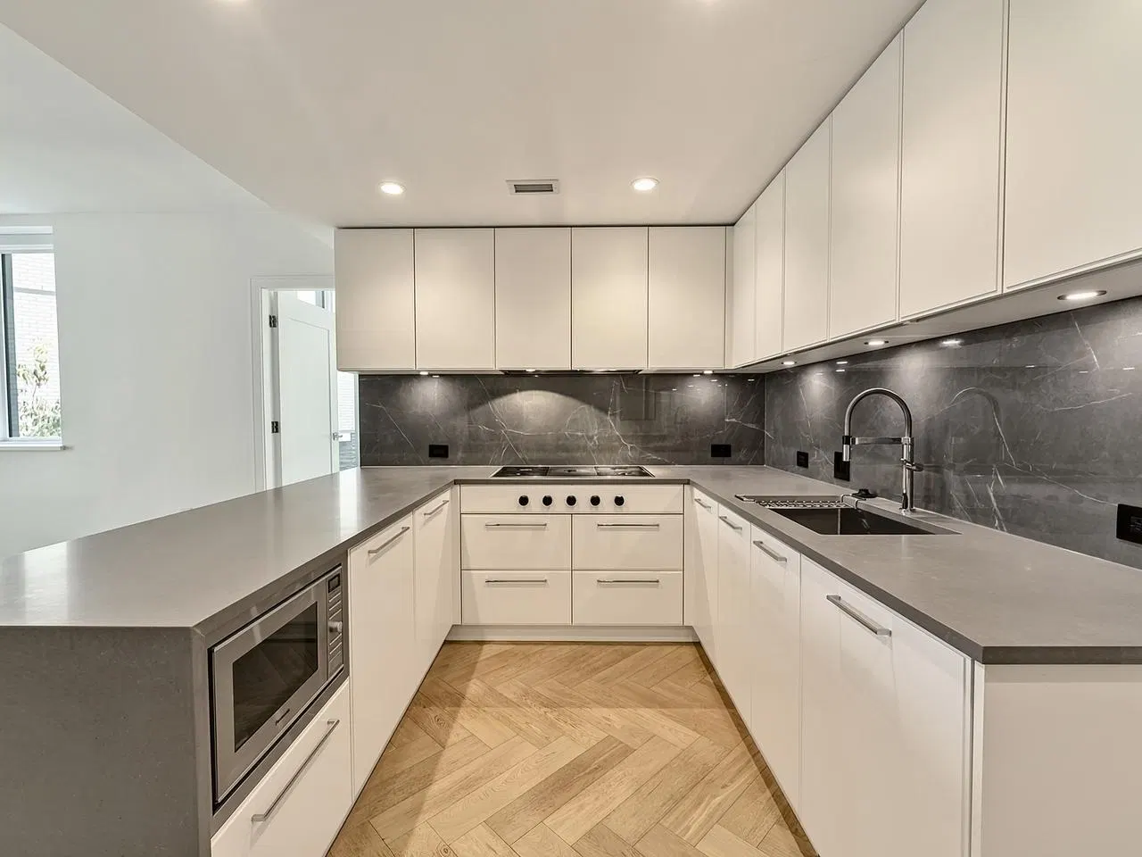 #203 – 4685 Cambie Street