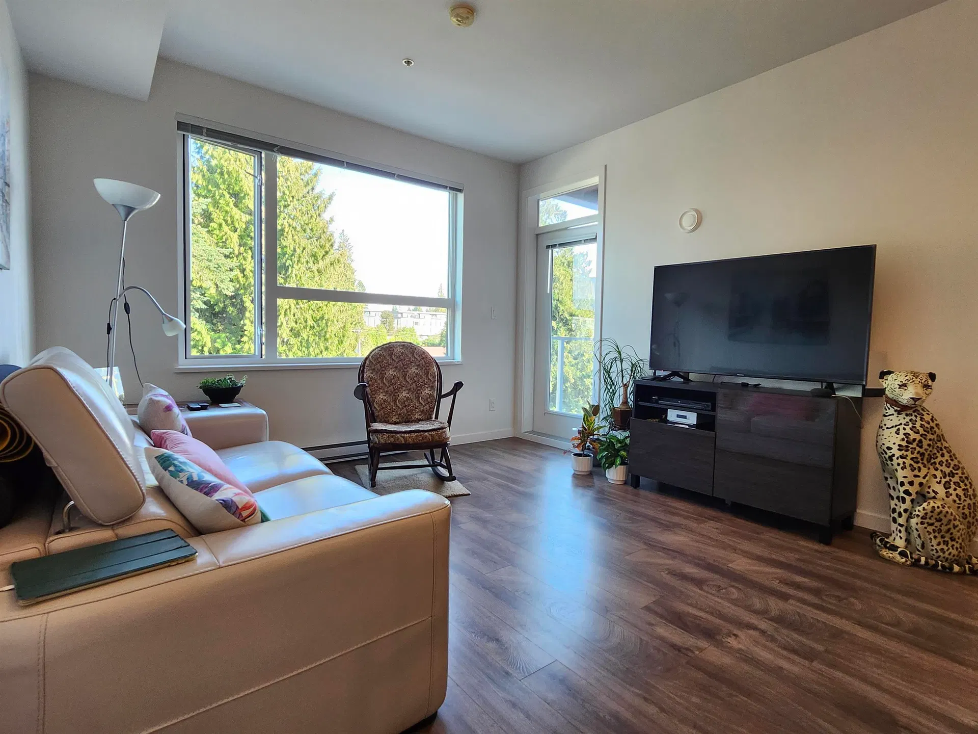 Photo 3 of 14 at #503 – 717 Breslay Street