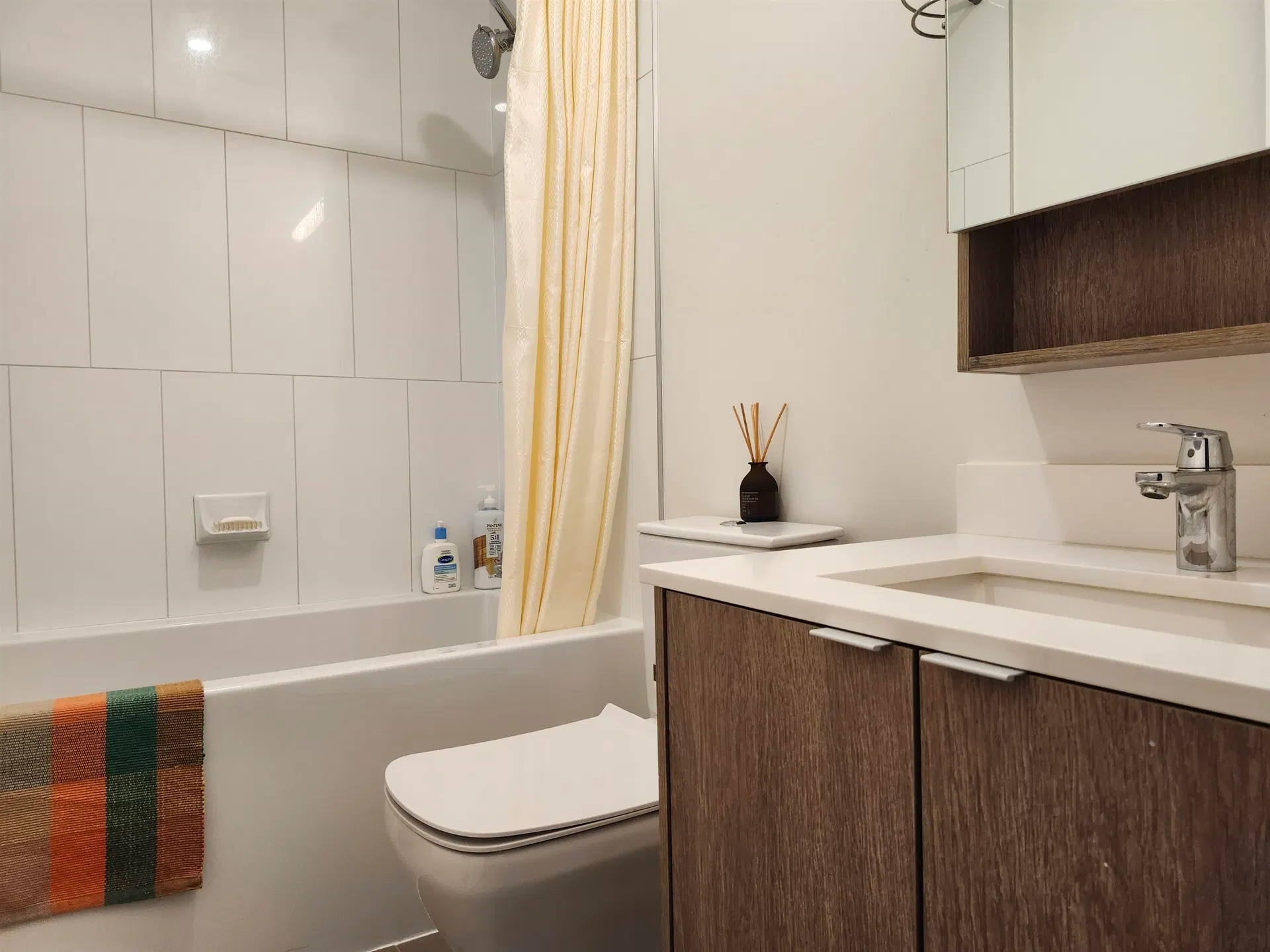 Photo 4 of 14 at #503 – 717 Breslay Street