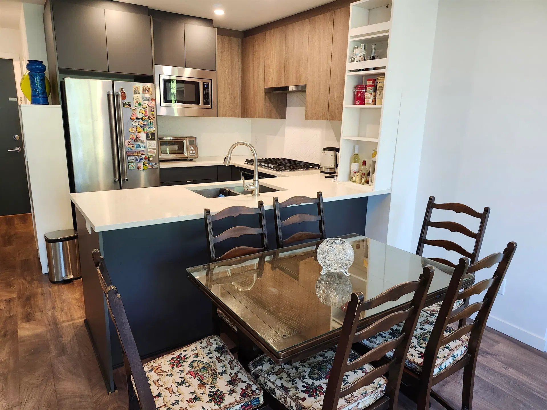 Photo 5 of 14 at #503 – 717 Breslay Street