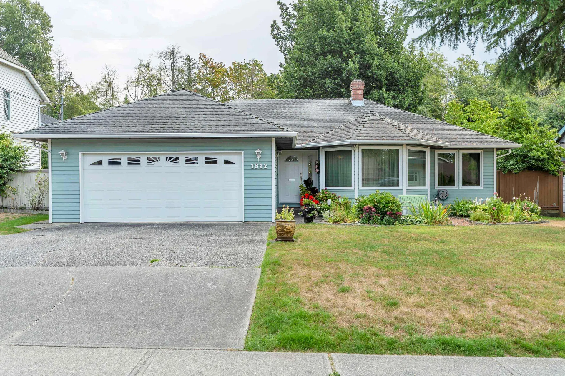 Photo 1 of 40 at 1822 146 Street