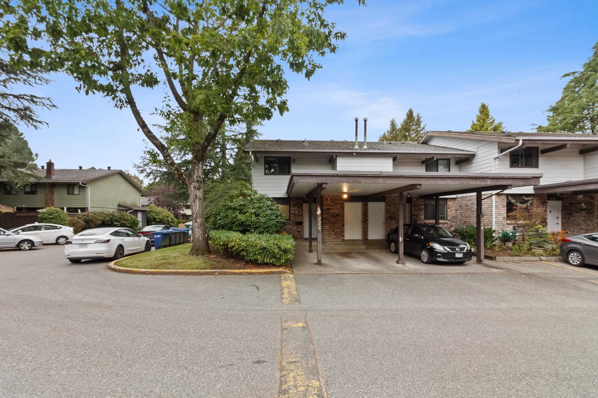 Photo 1 of 35 at #223 – 7453 140 Street