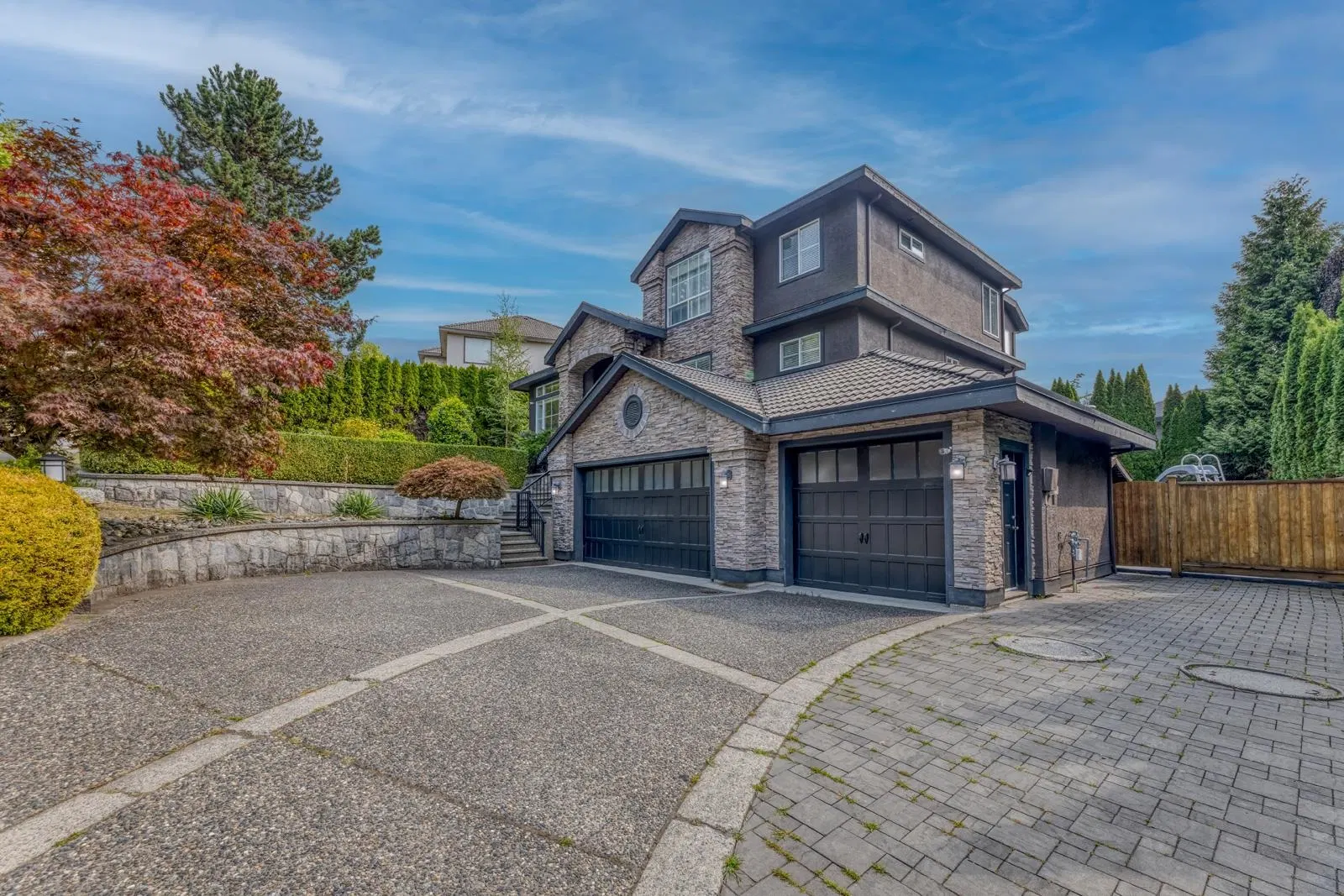 Photo 3 of 37 at 3067 Plateau Boulevard