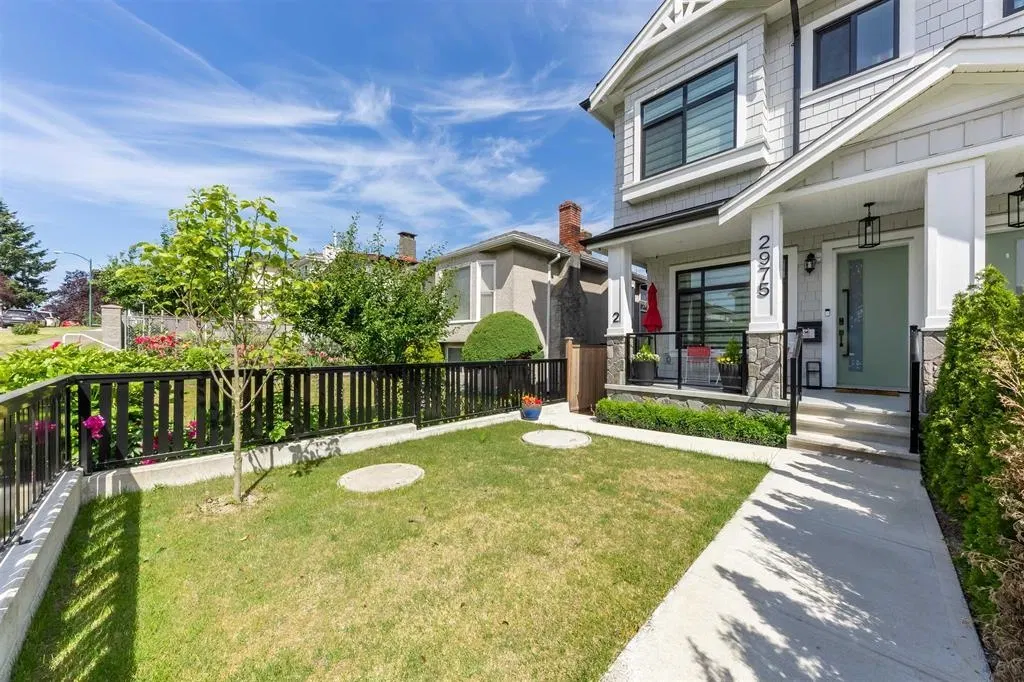 Photo 4 of 40 at 2975 E 42nd Avenue