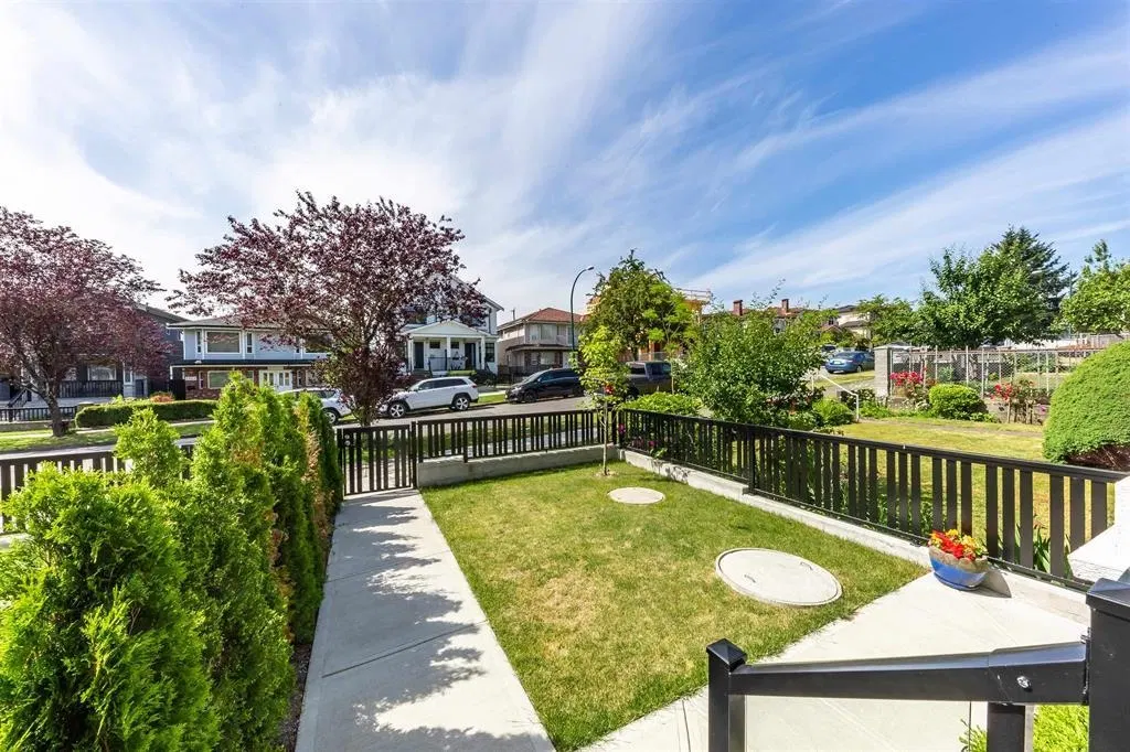 Photo 5 of 40 at 2975 E 42nd Avenue