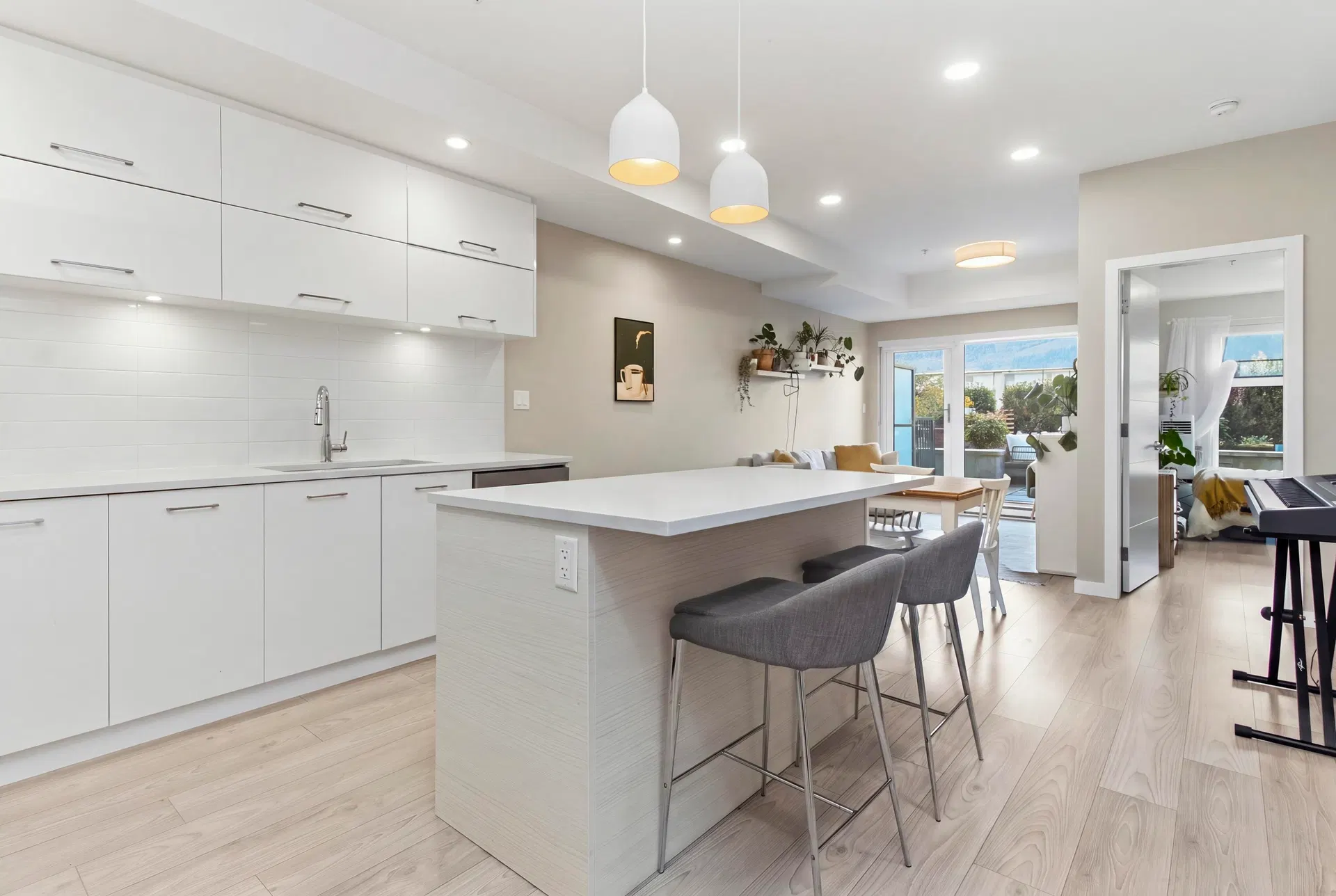 #309 – 38033 Second Avenue