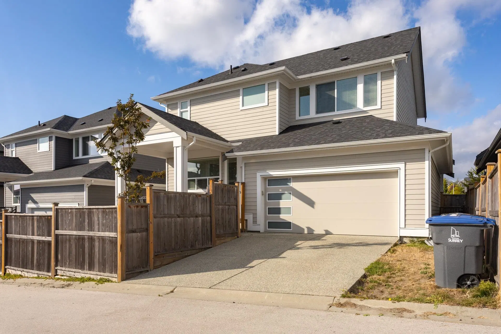 Photo 5 of 40 at 16532 20a Avenue