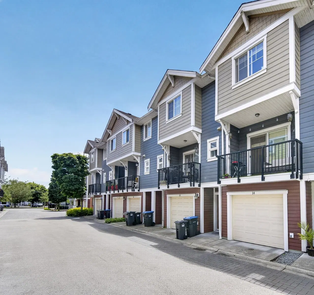 Photo 3 of 40 at #14 – 1111 Ewen Avenue