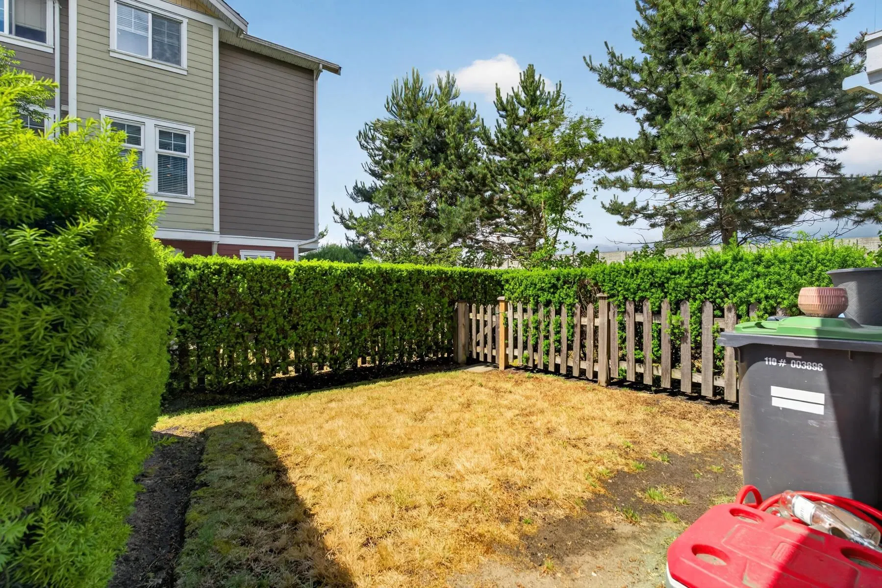 Photo 4 of 40 at #14 – 1111 Ewen Avenue