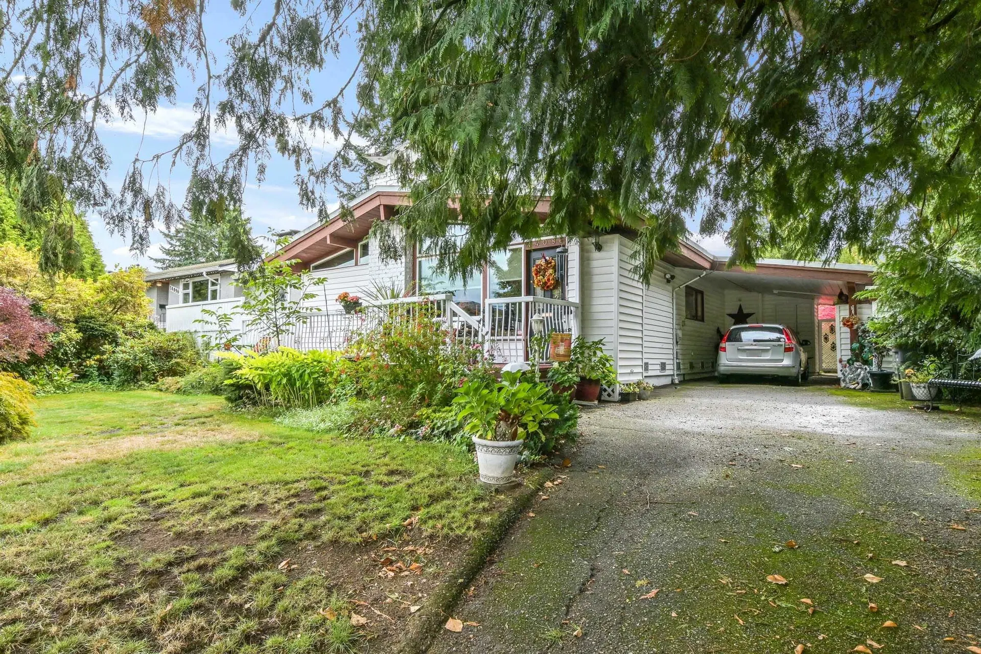 Photo 2 of 29 at 14086 77a Avenue