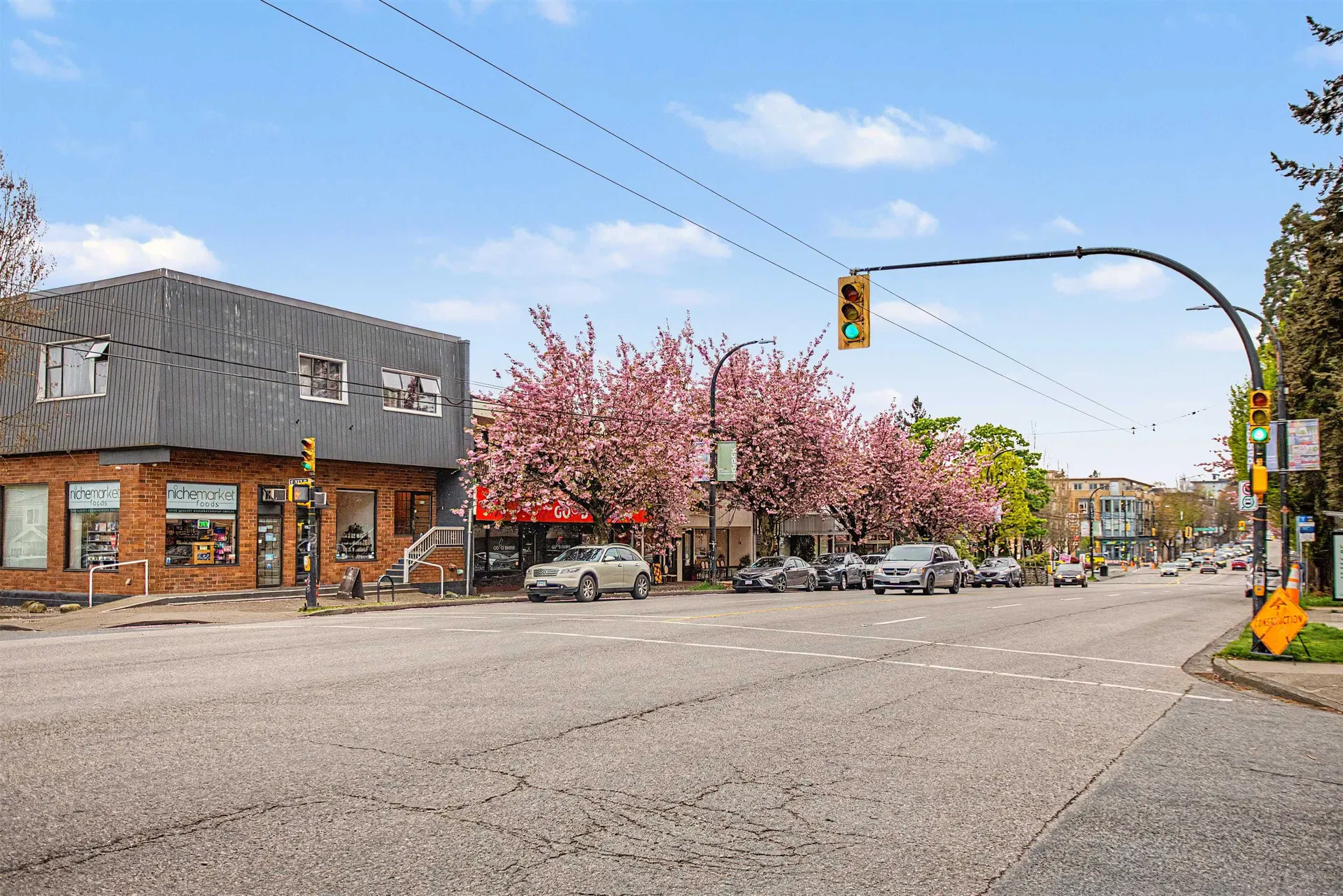 Photo 4 of 14 at 3840 Fraser Street