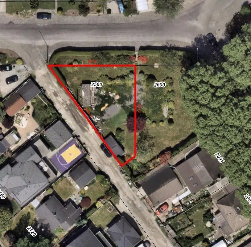 2560 Wellington Crescent