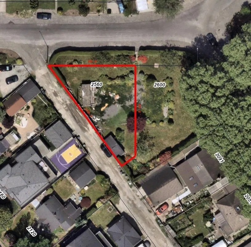 Photo 1 of 9 at 2560 Wellington Crescent