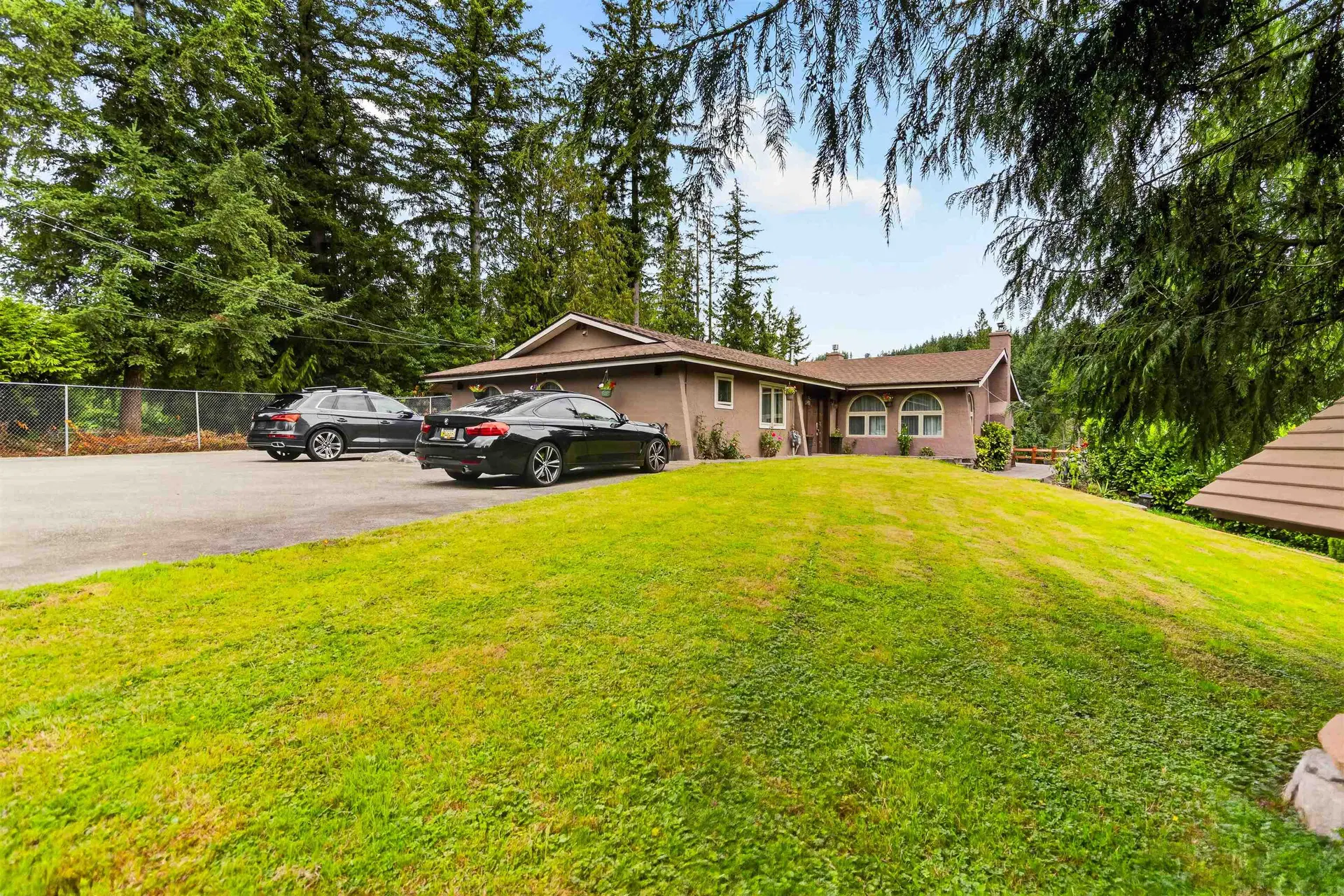 Photo 1 of 40 at 31663 Townshipline Avenue