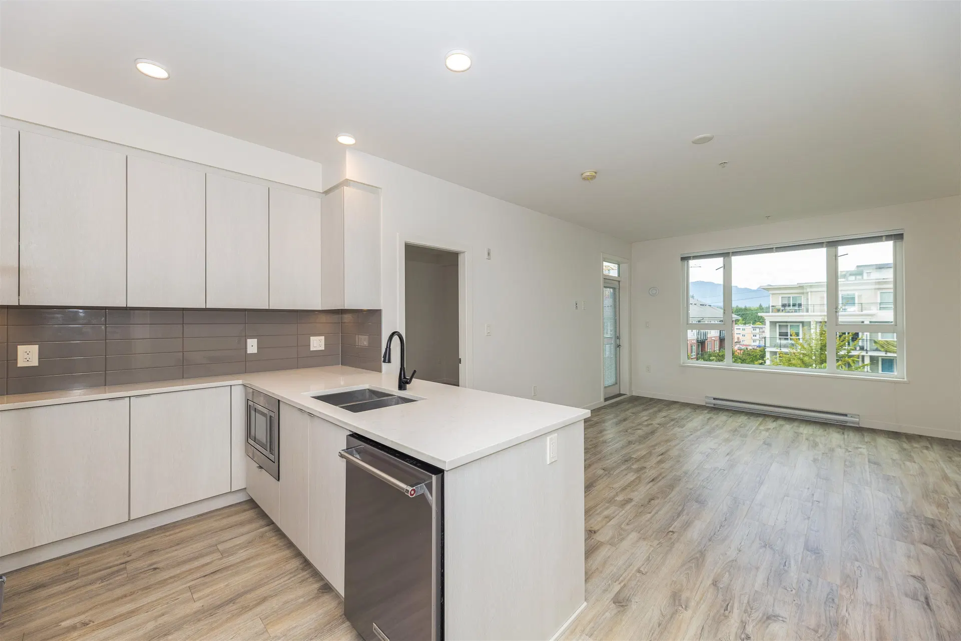 Photo 4 of 30 at #315 – 621 Regan Avenue