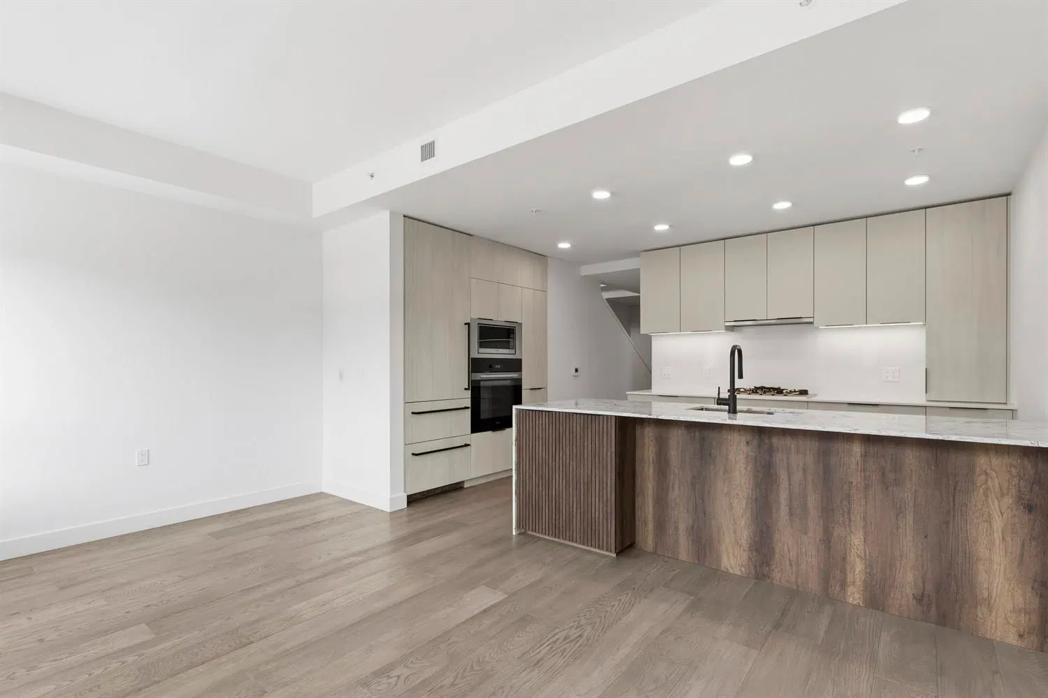 #304 – 3590 39th Avenue