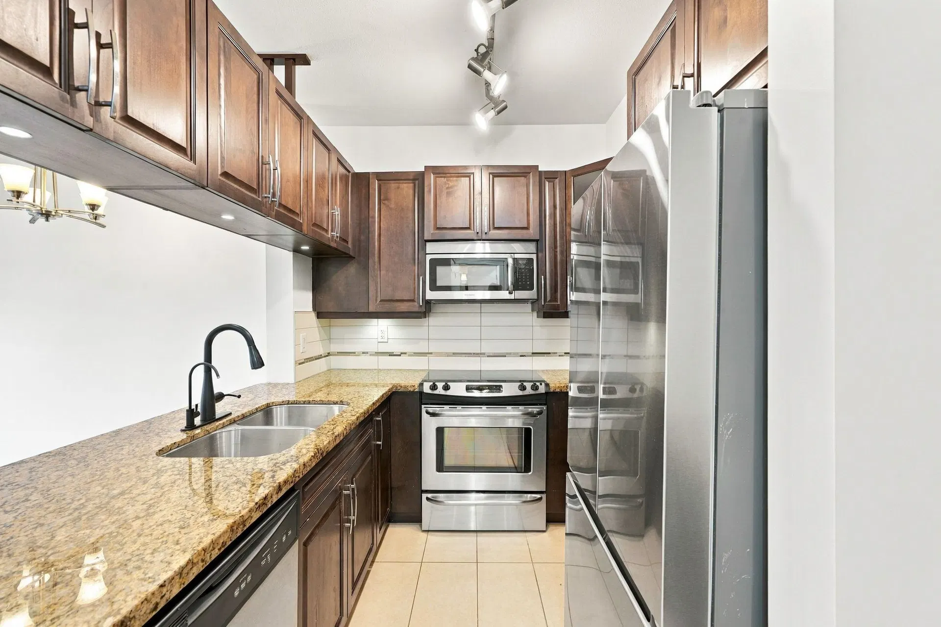 Photo 3 of 36 at #212 – 12525 190a Street
