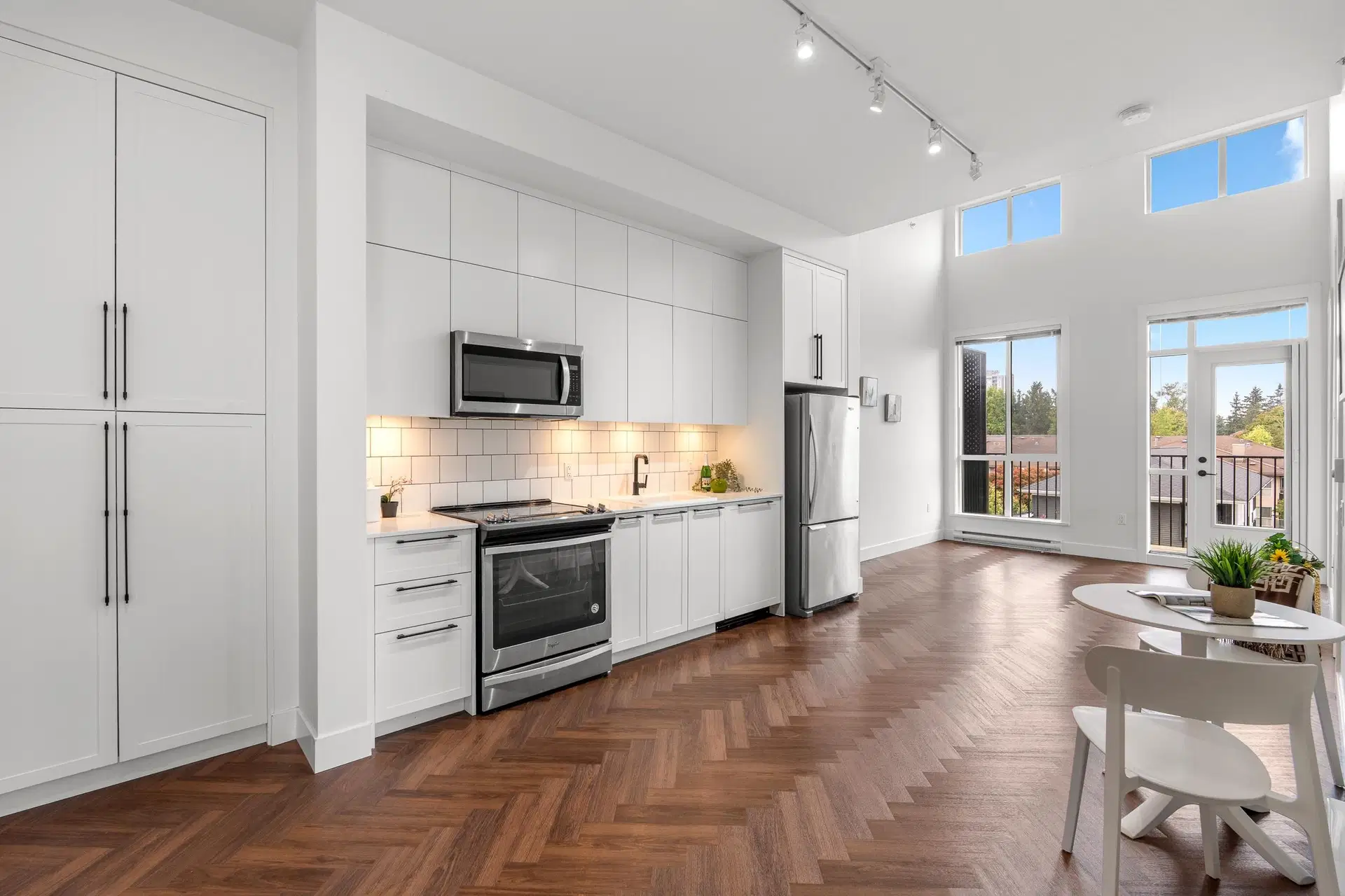 #422 – 14968 101a Avenue