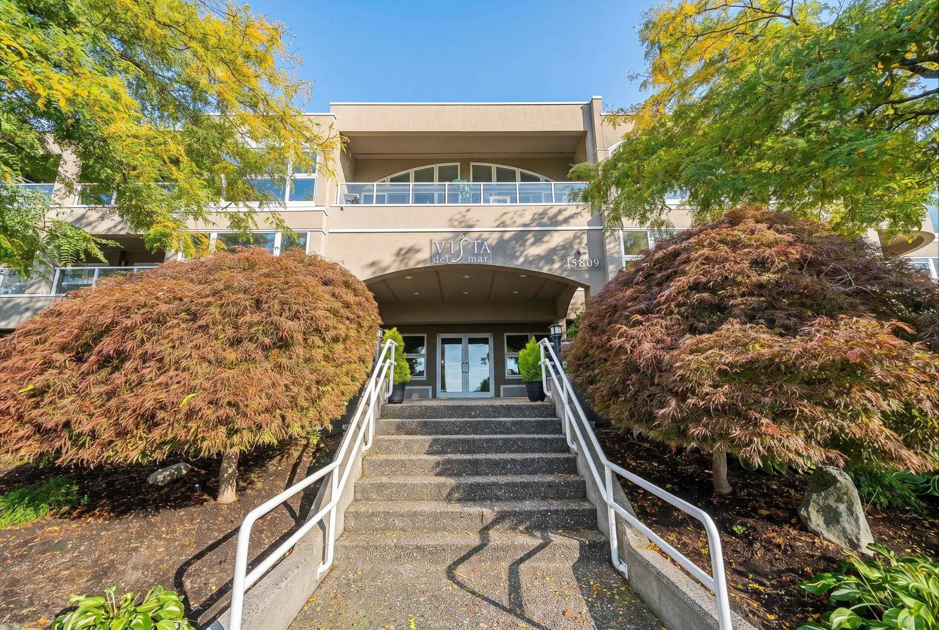 Photo 2 of 35 at #304 – 15809 Marine Drive