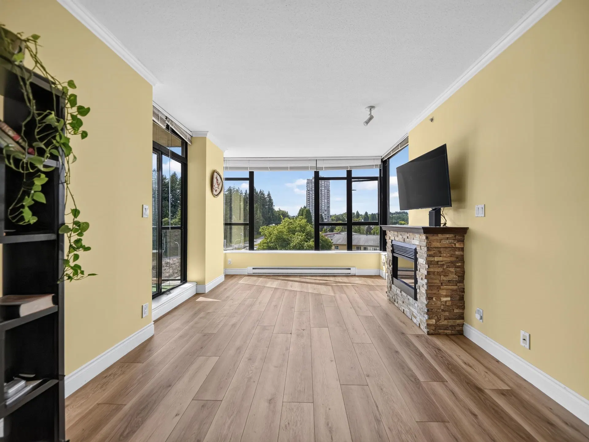 Photo 2 of 40 at #1101 – 11 E Royal Avenue