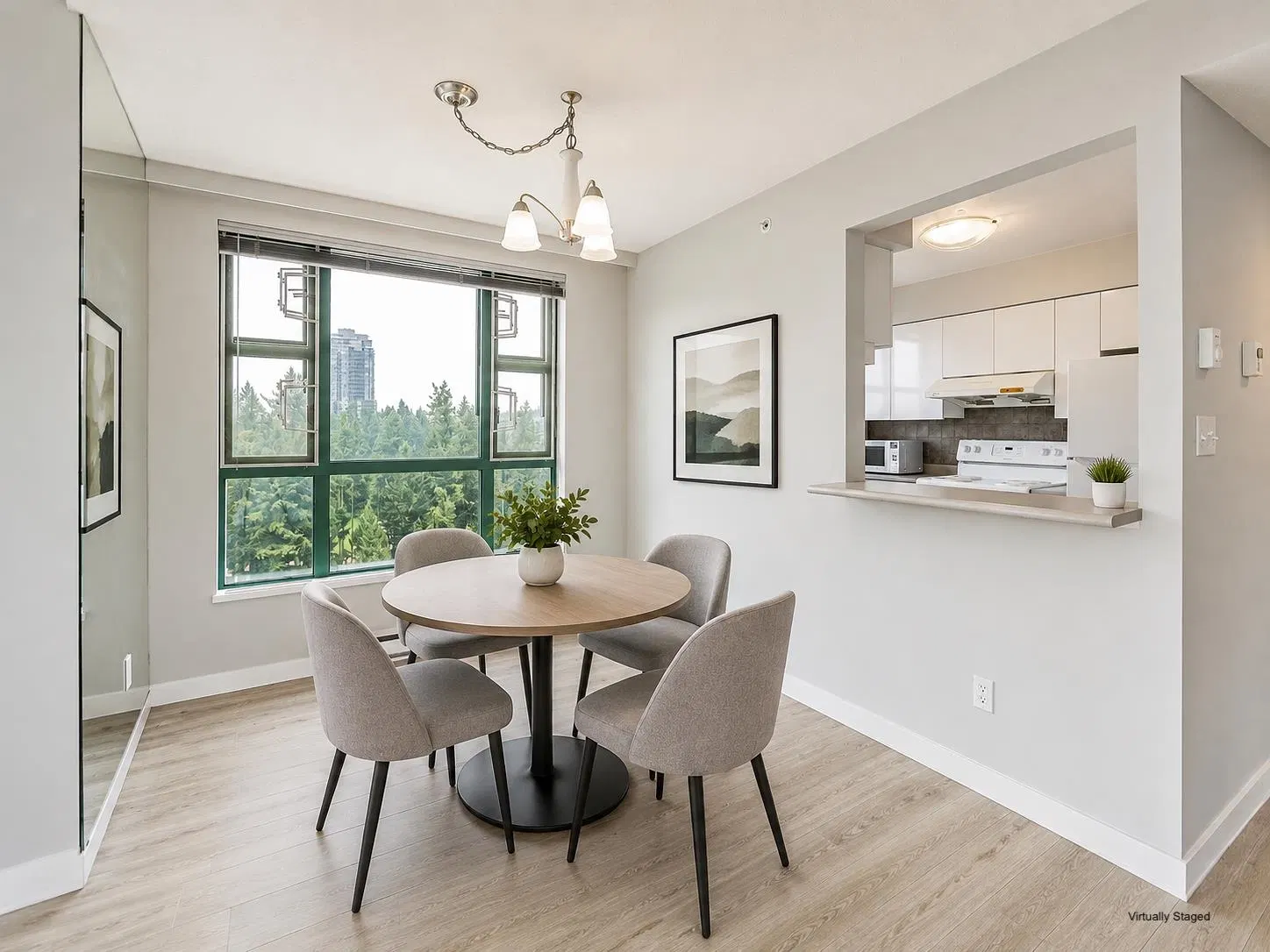 Photo 3 of 19 at #1704 – 3071 Glen Drive