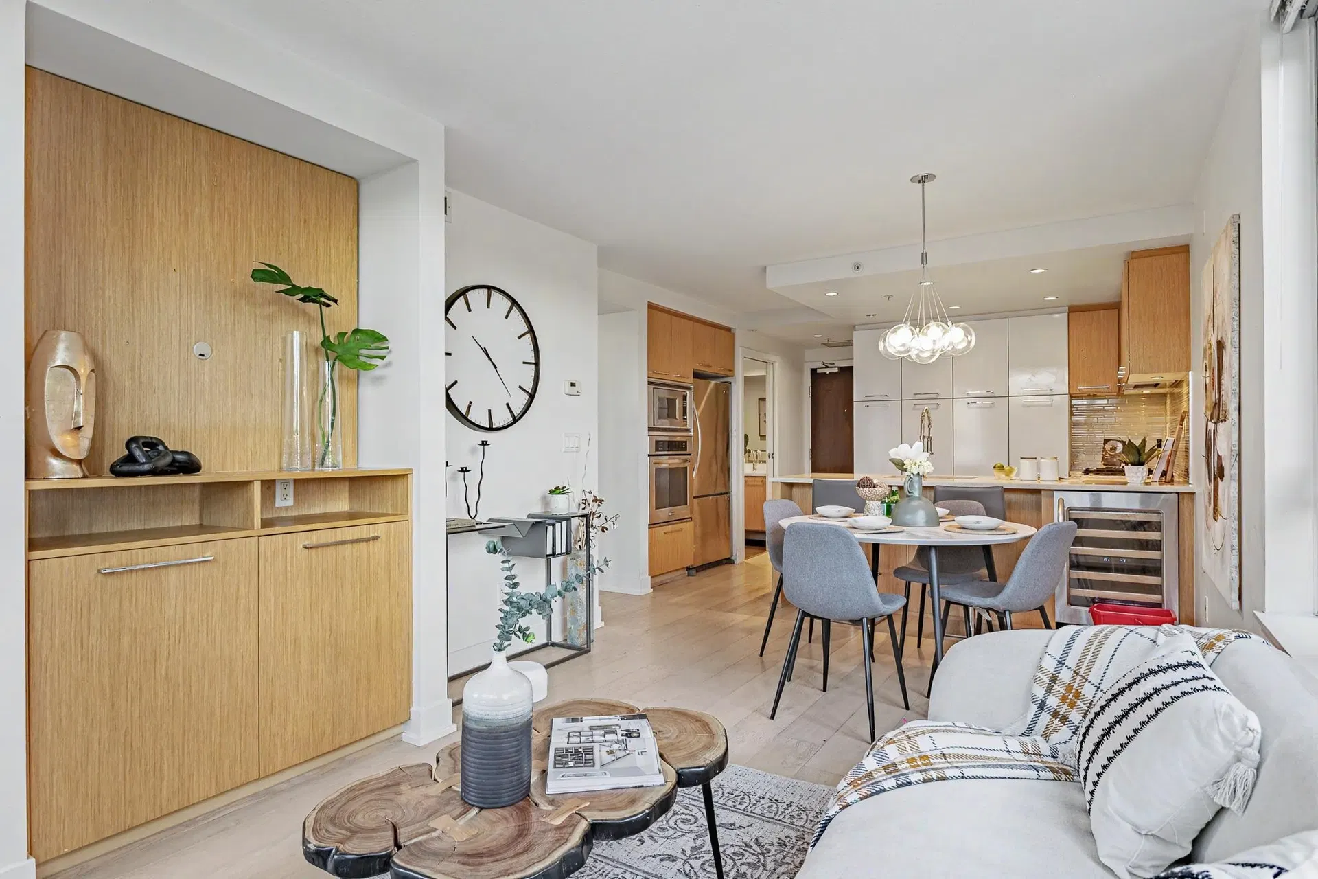 #207 – 1680 4th Avenue