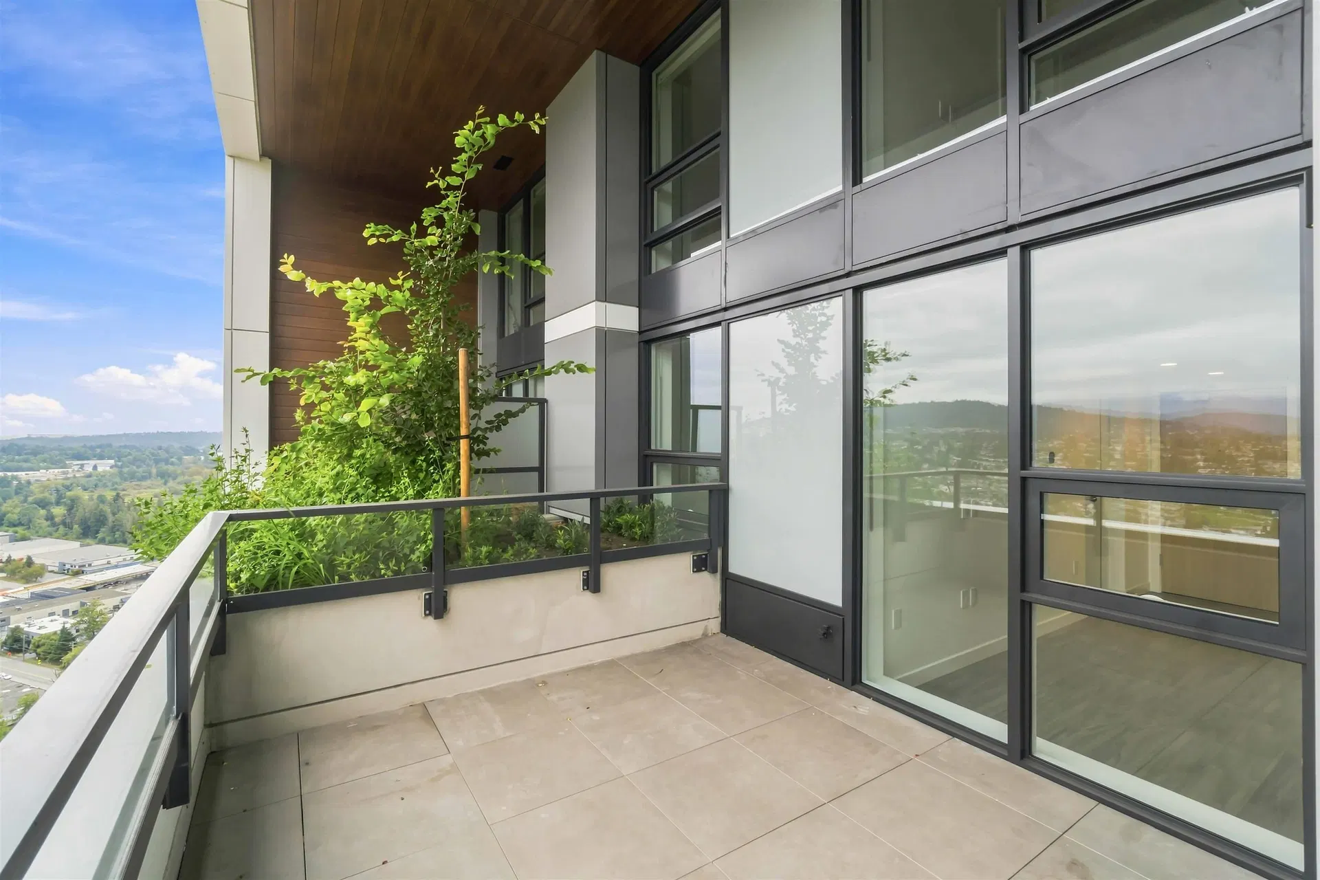 Photo 4 of 34 at #3302 – 2135 Springer Avenue