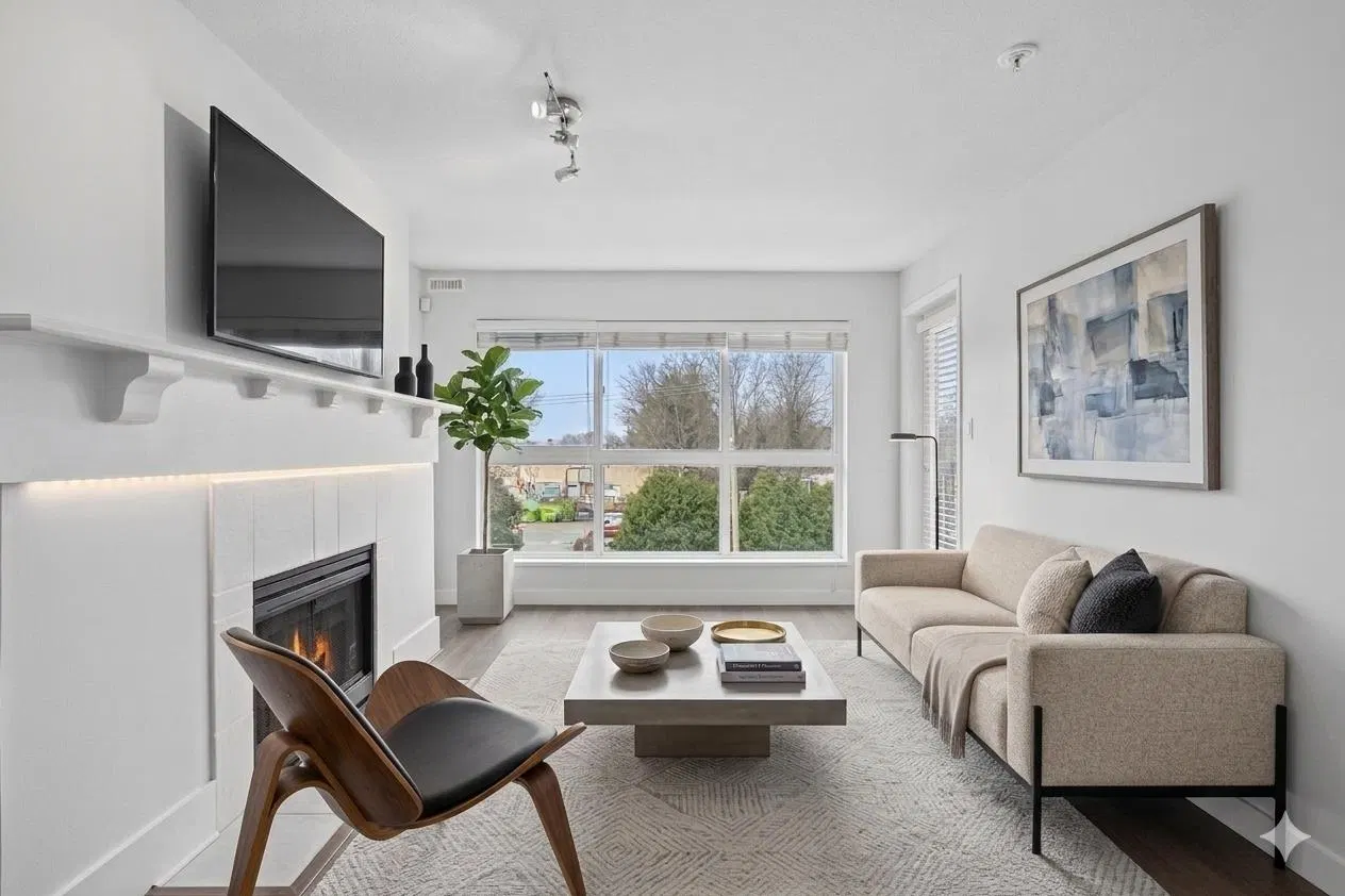 #304 – 5500 Lynas Lane