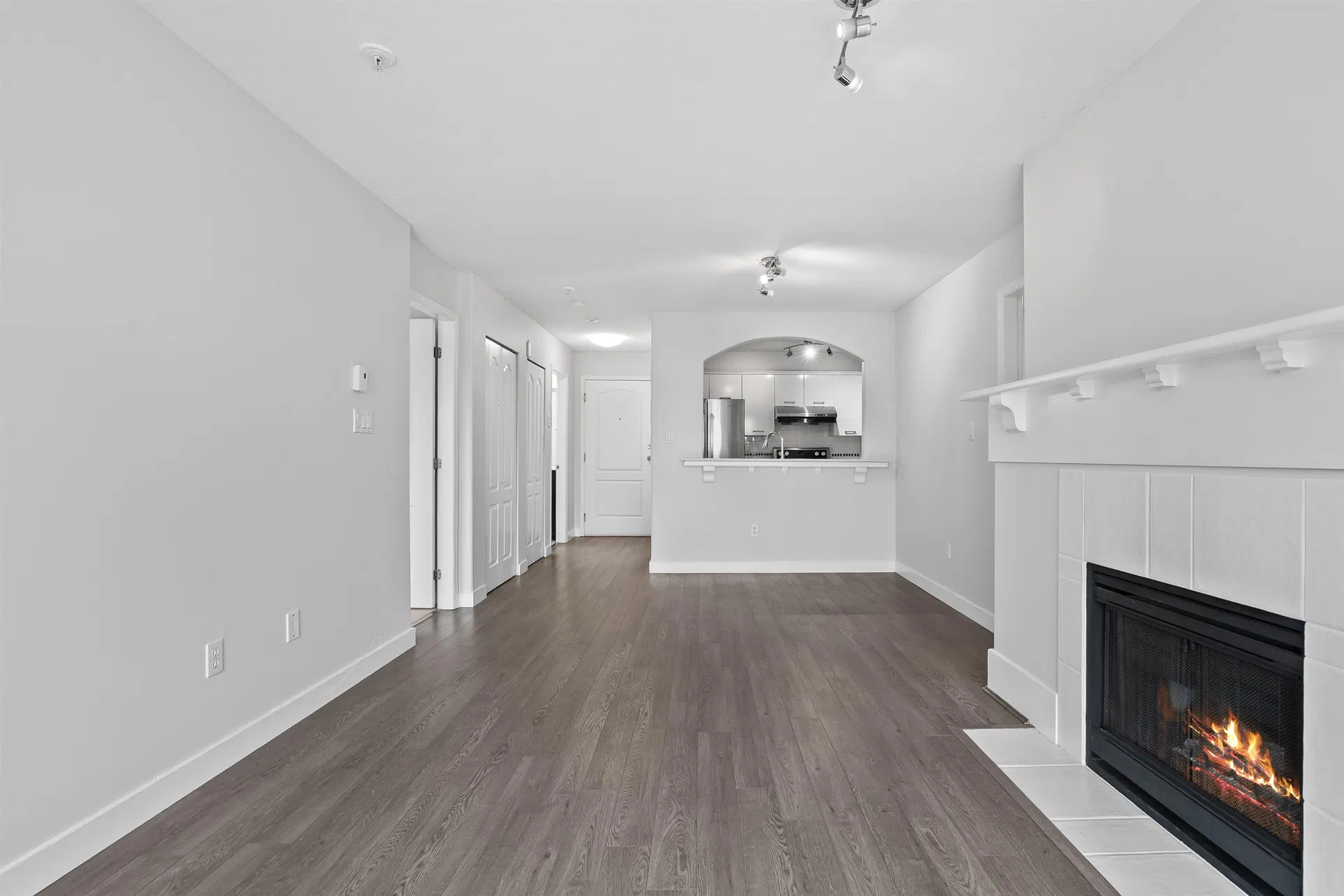 Photo 5 of 33 at #304 – 5500 Lynas Lane