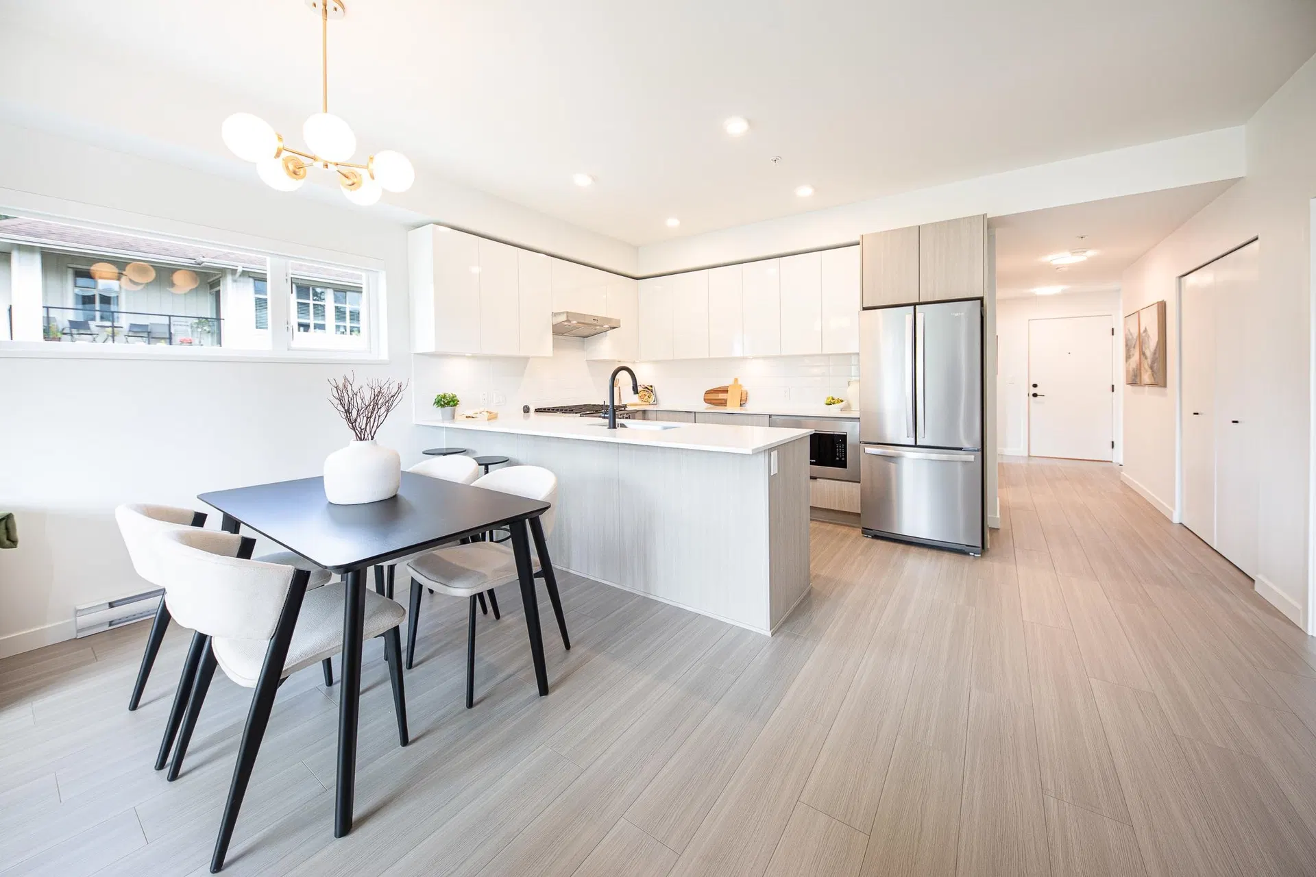 #202 – 2277 Hawthorne Avenue