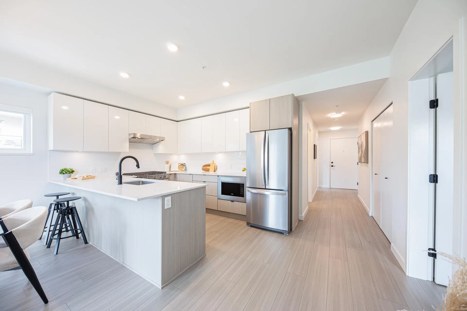 Photo 2 of 24 at #202 – 2277 Hawthorne Avenue
