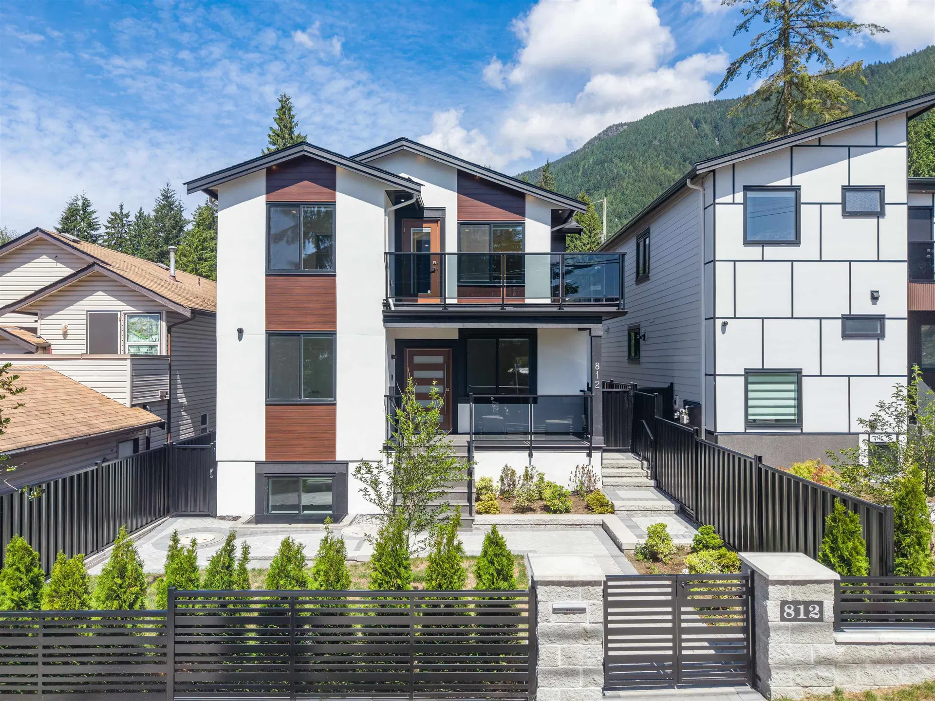 Photo 2 of 25 at 812 Montroyal Boulevard