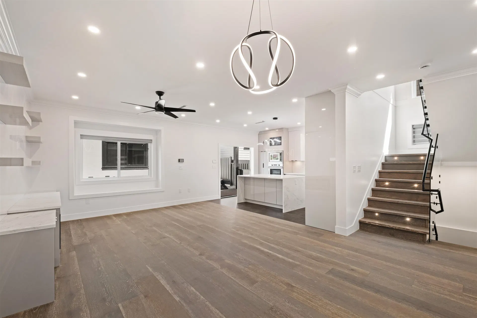 Photo 3 of 25 at 812 Montroyal Boulevard