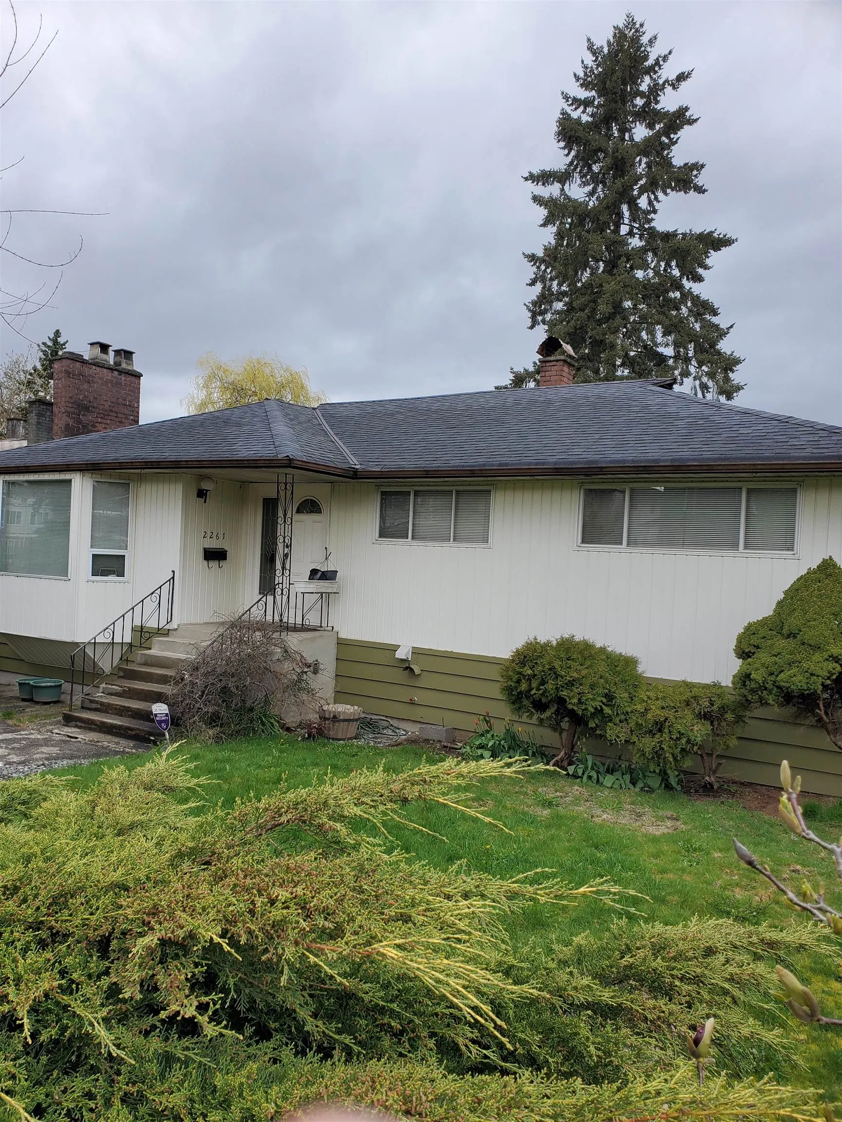 Photo 1 of 1 at 2261 Hawthorne Avenue