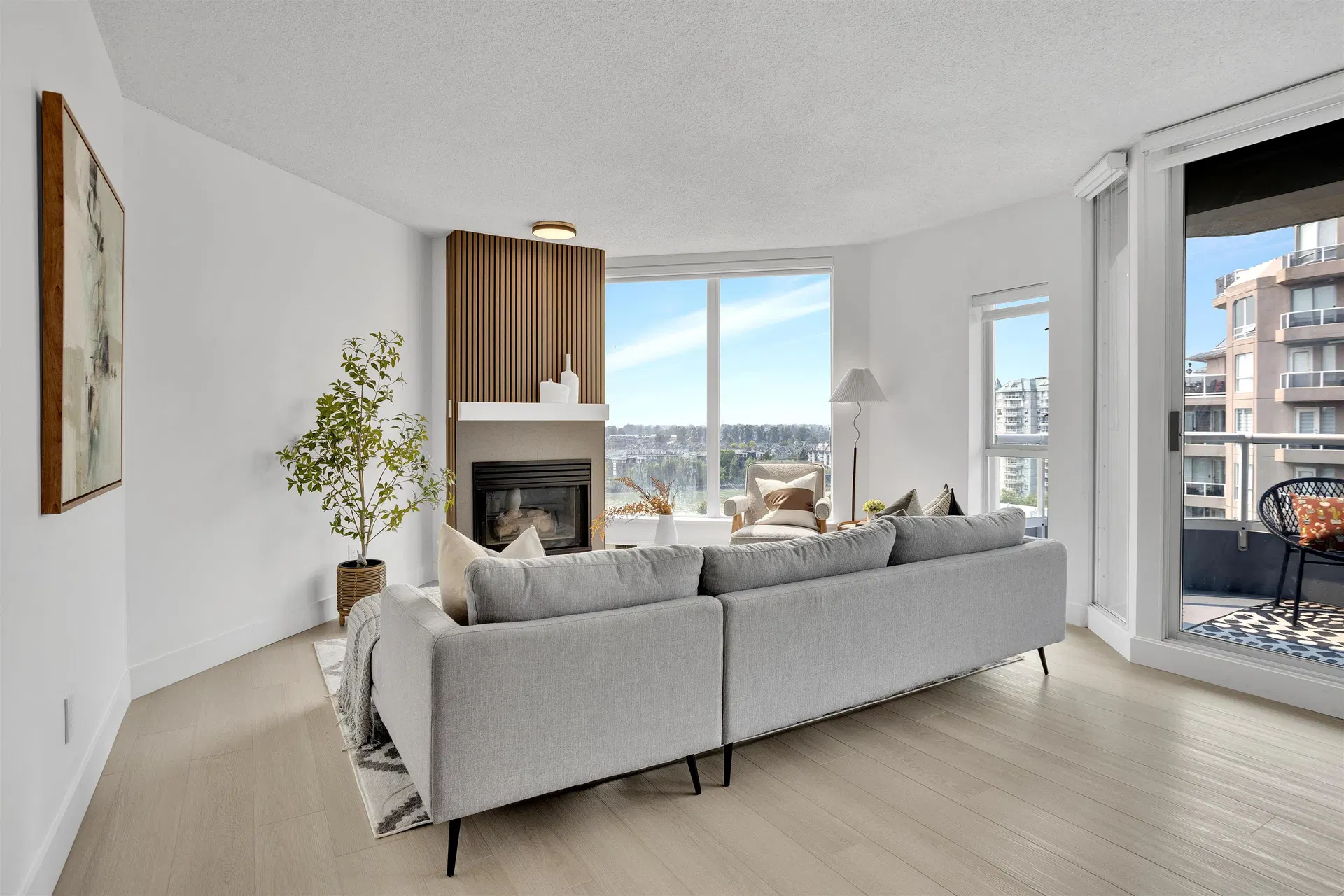 Photo 3 of 26 at #1503 – 1135 Quayside Drive